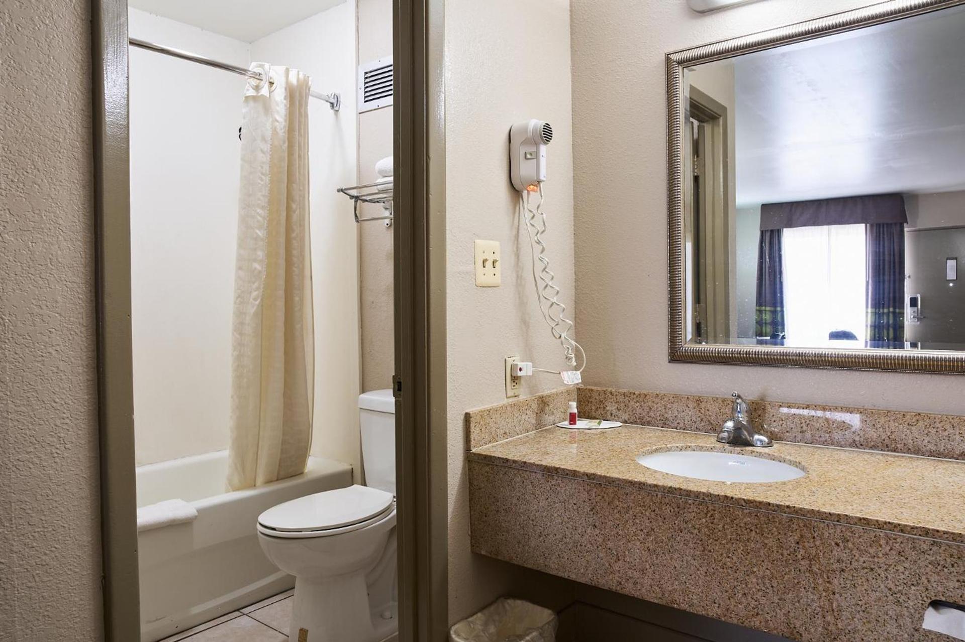 Super 8 by Wyndham Garysburg/Roanoke Rapids photo 13