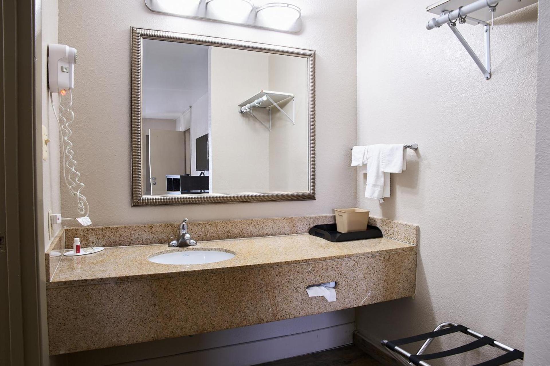 Super 8 by Wyndham Garysburg/Roanoke Rapids photo 12