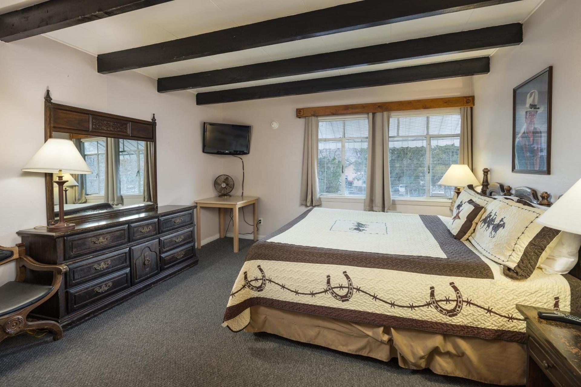 Apache Motel photo 11