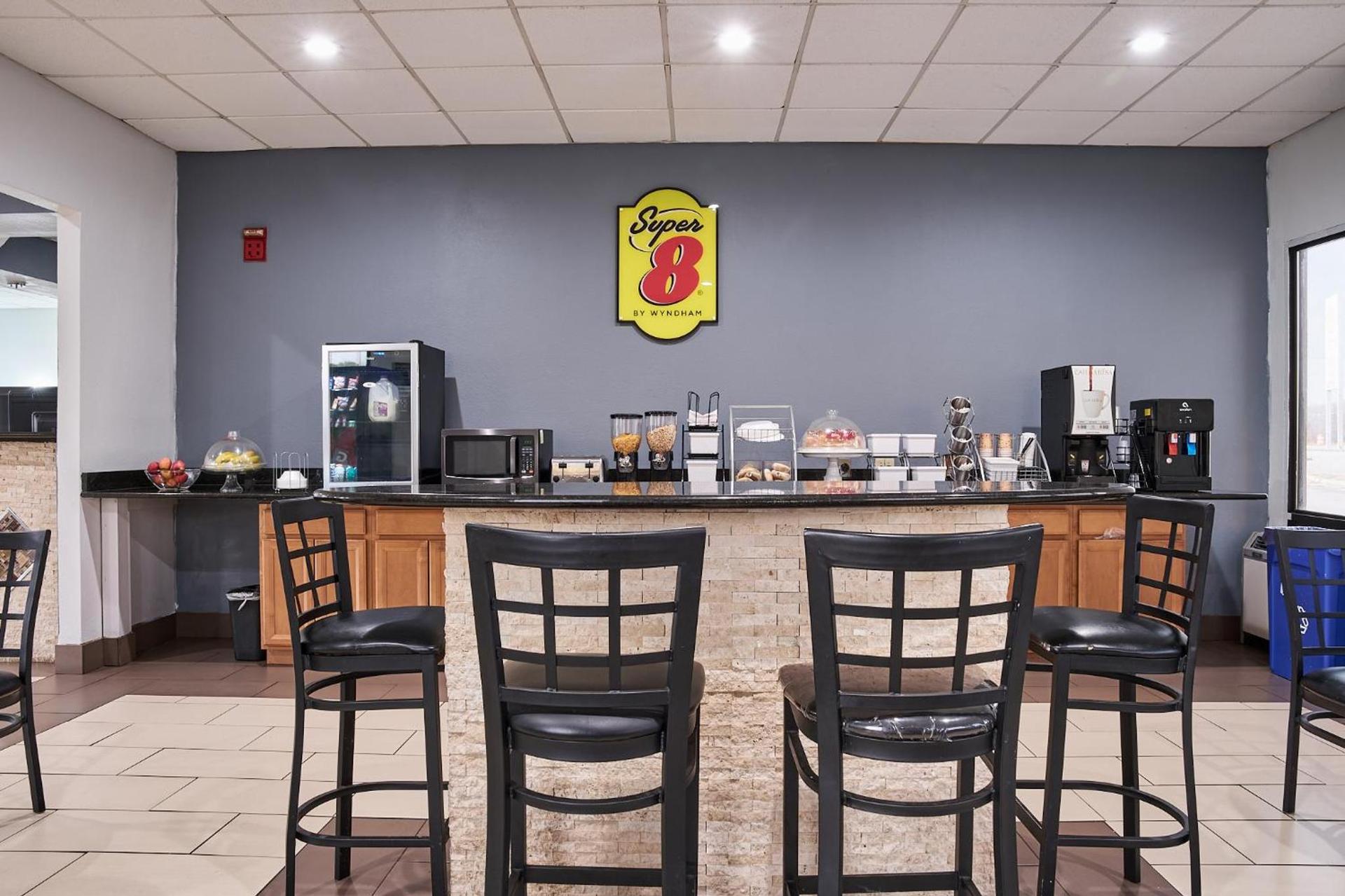 Super 8 by Wyndham Garysburg/Roanoke Rapids photo 26