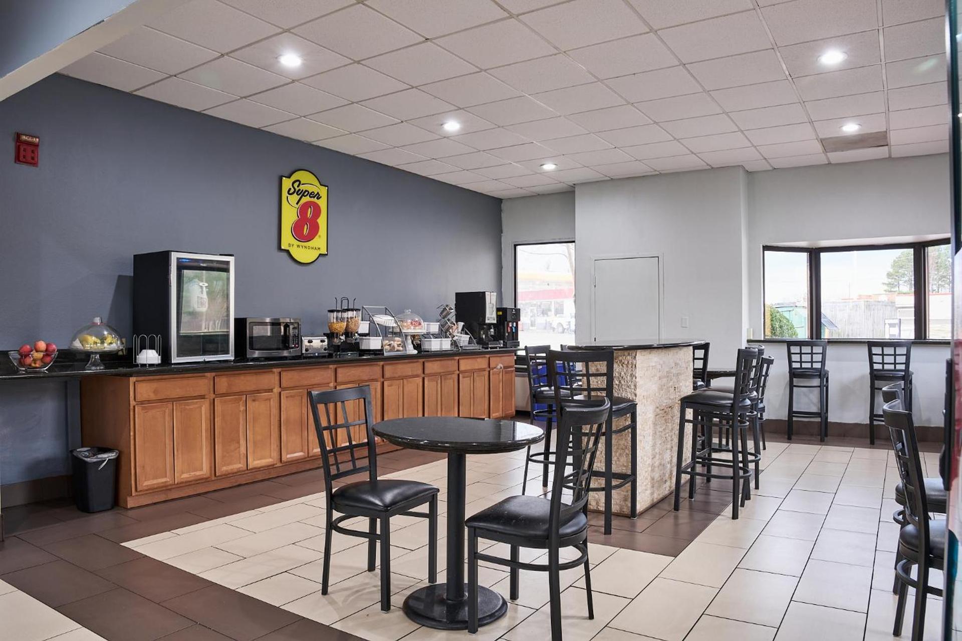 Super 8 by Wyndham Garysburg/Roanoke Rapids photo 25