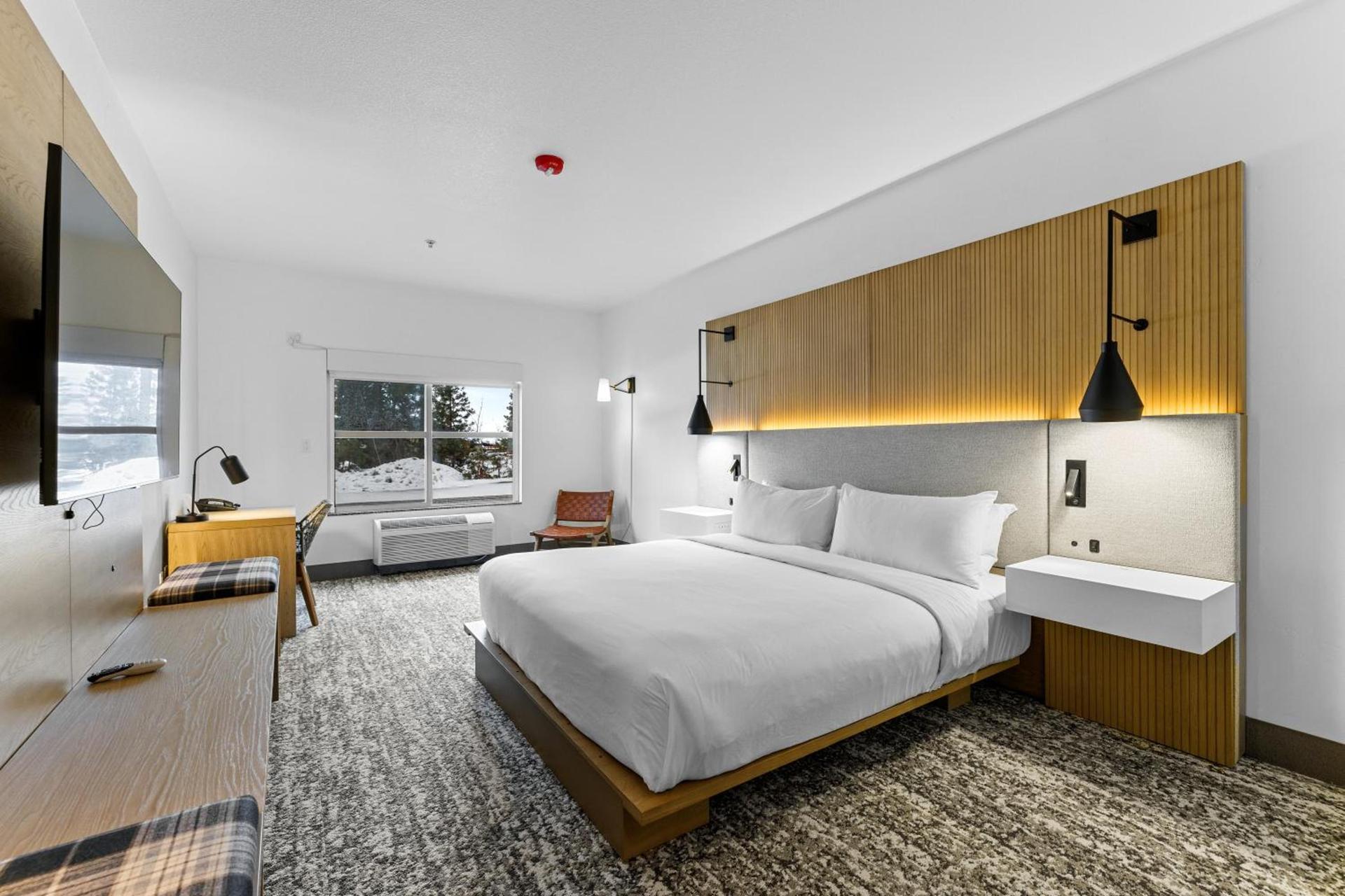 The Evergreen Hotel photo 5