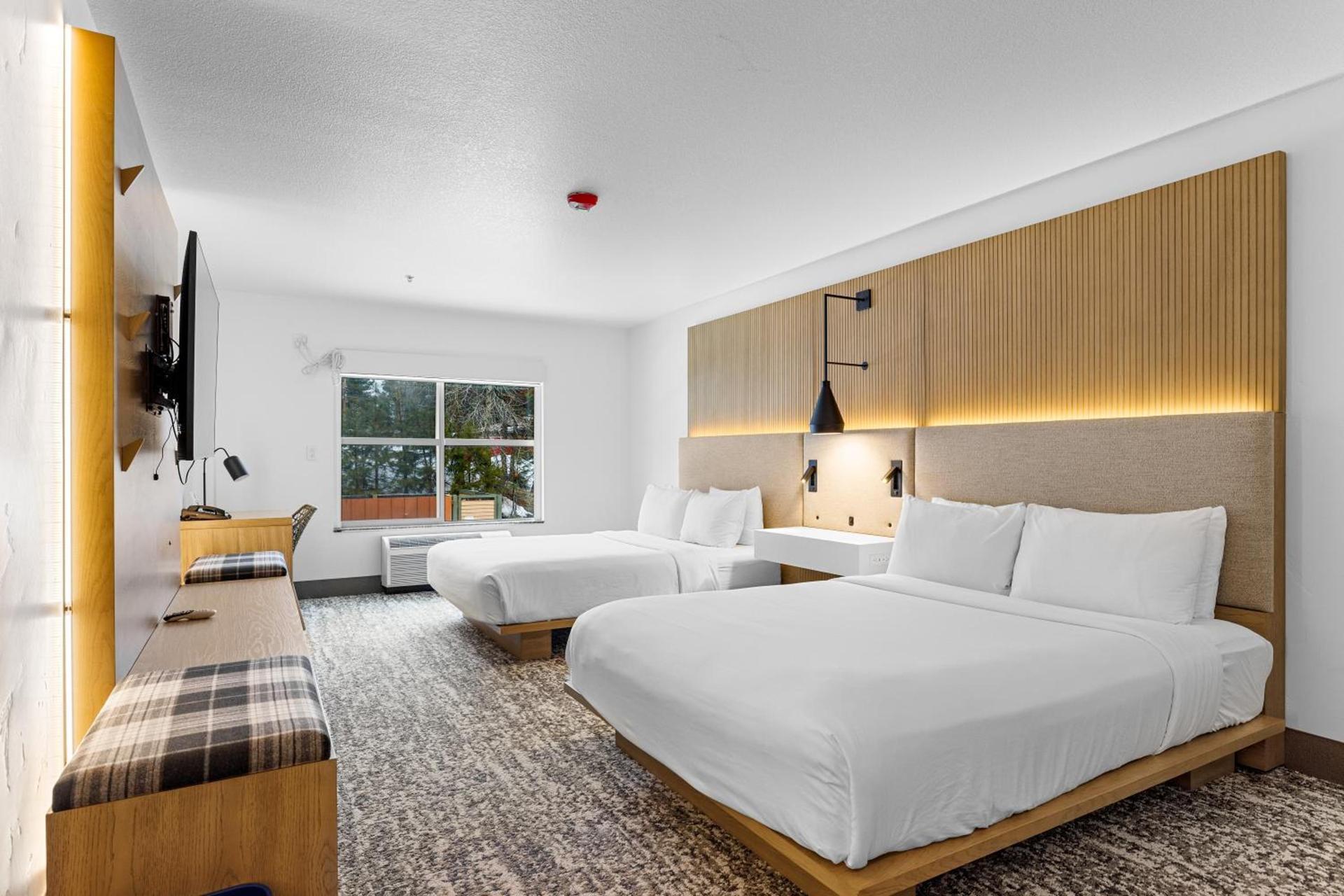 The Evergreen Hotel photo 4