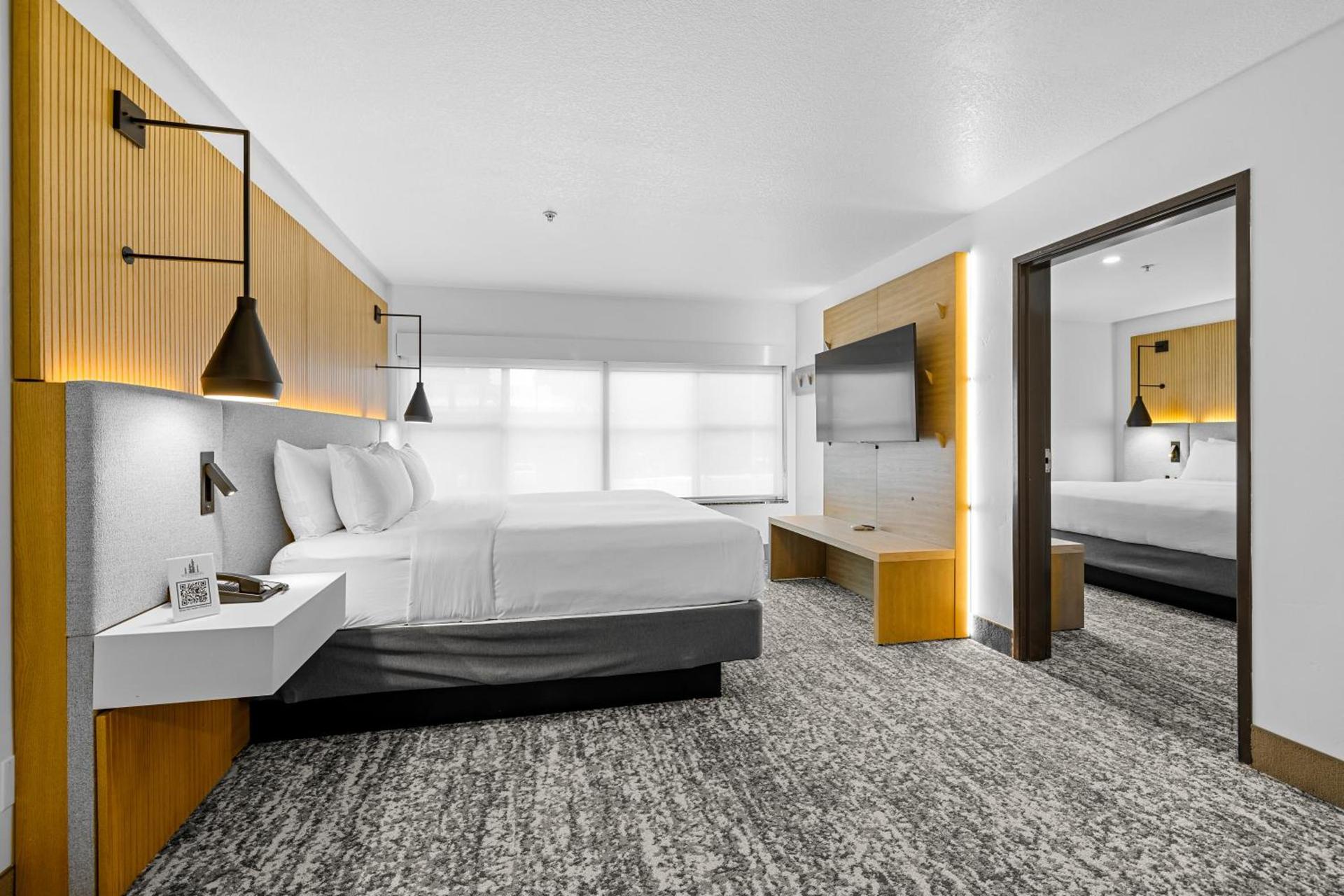 The Evergreen Hotel photo 37