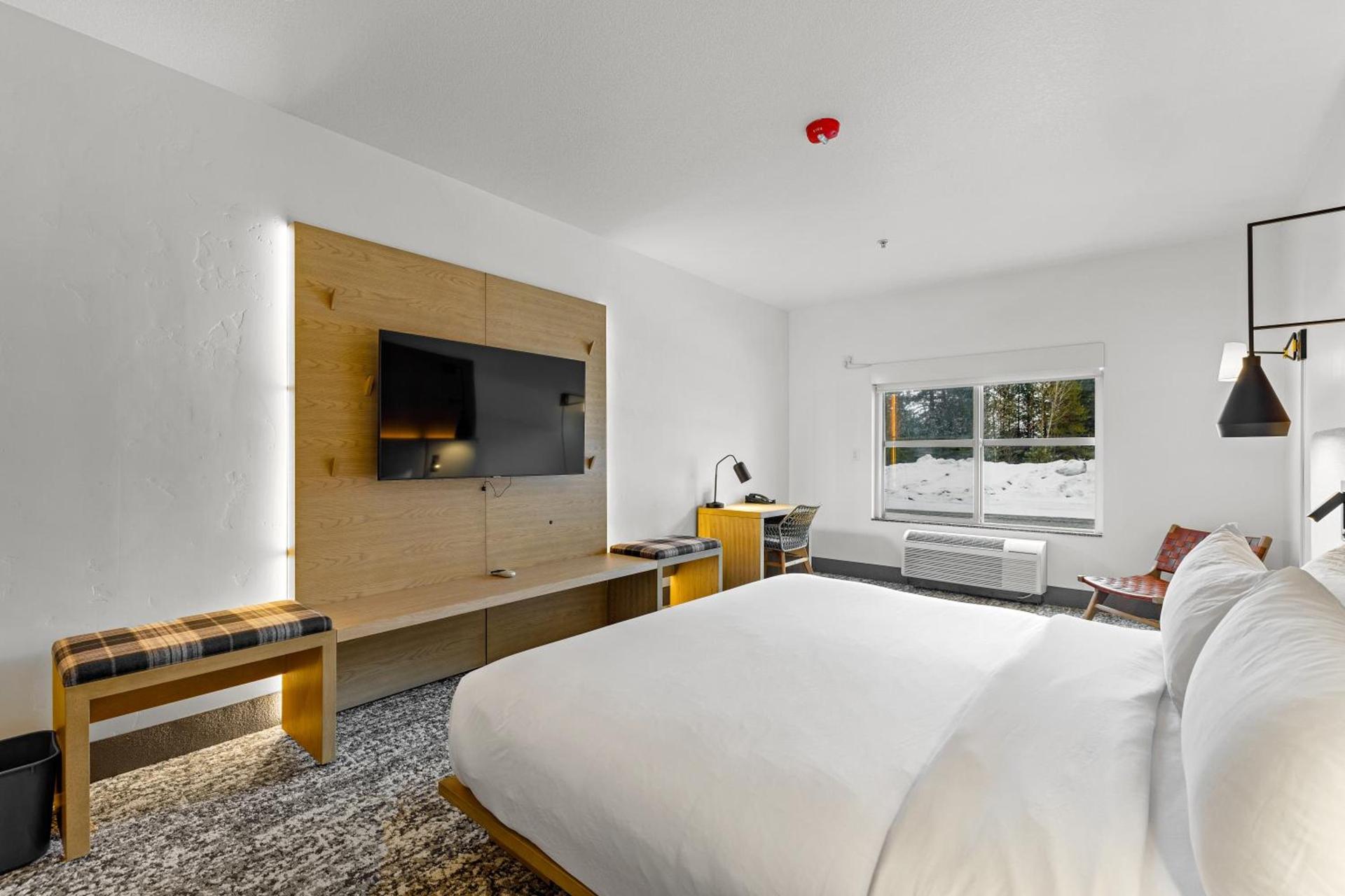 The Evergreen Hotel photo 39