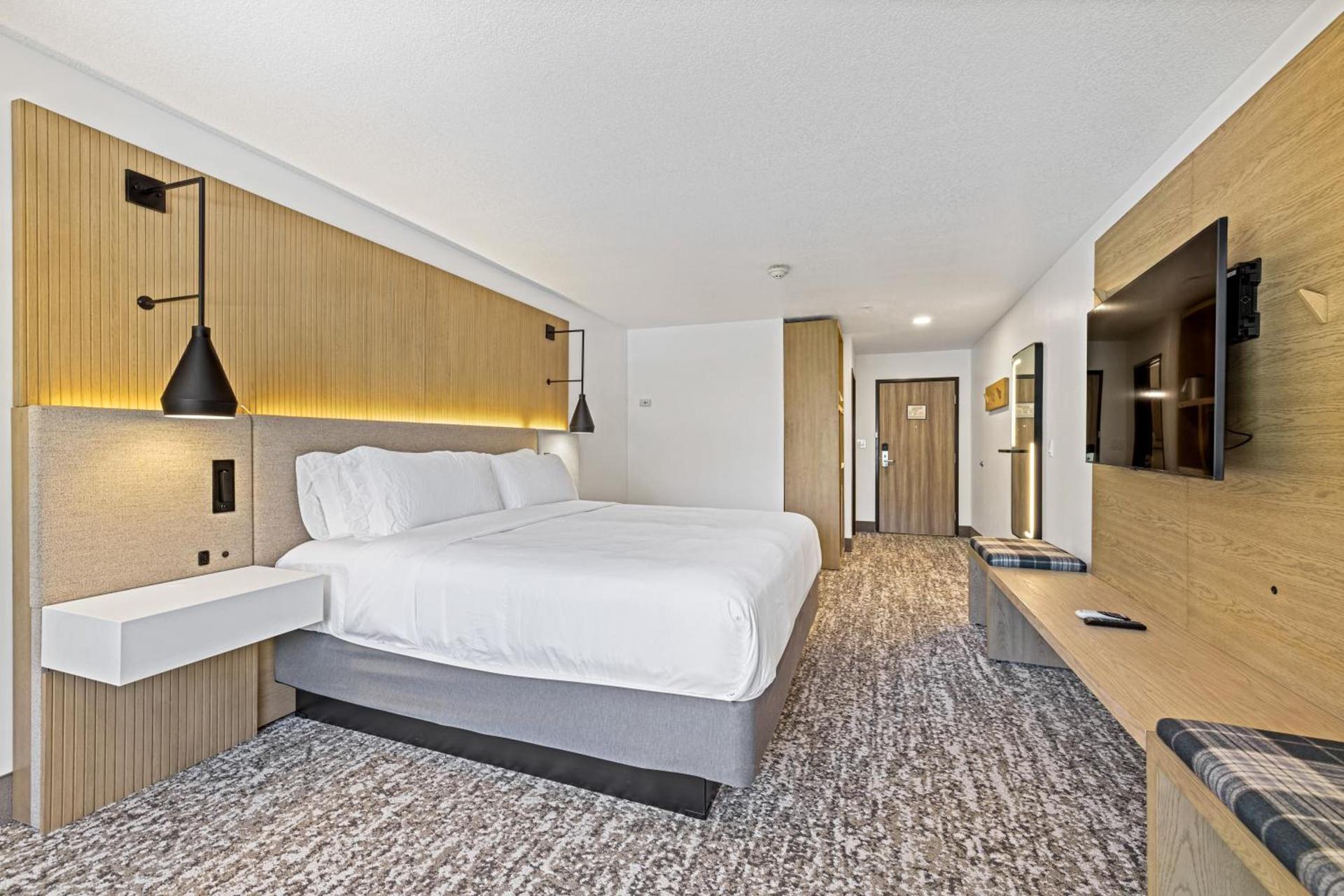 The Evergreen Hotel photo 41