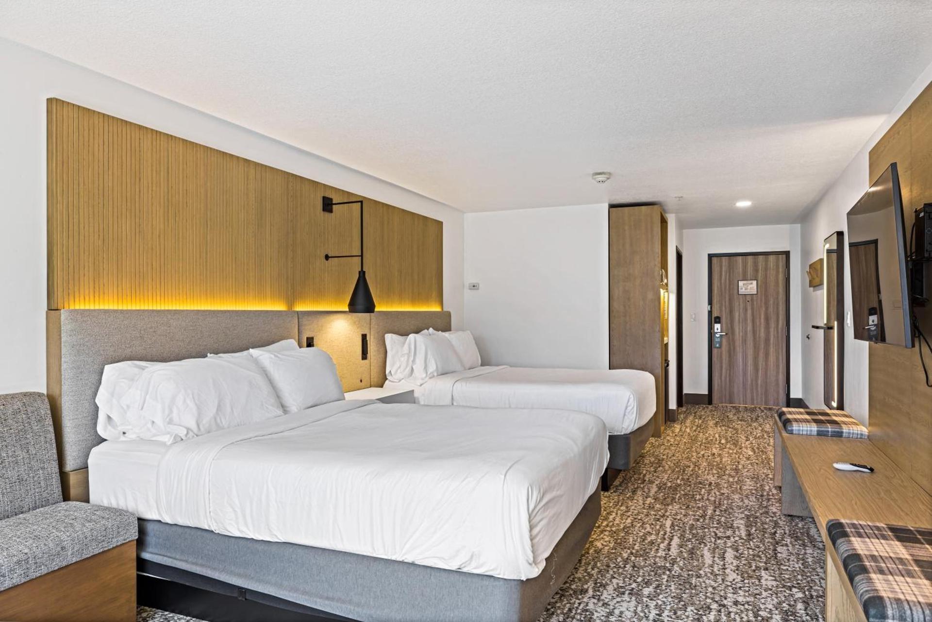 The Evergreen Hotel photo 42