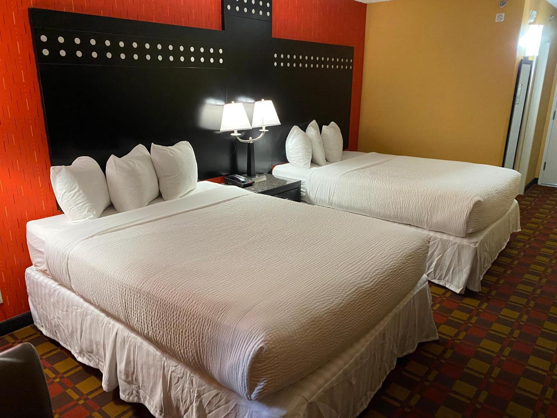 Ramada by Wyndham Rochelle Park Near Paramus photo 20