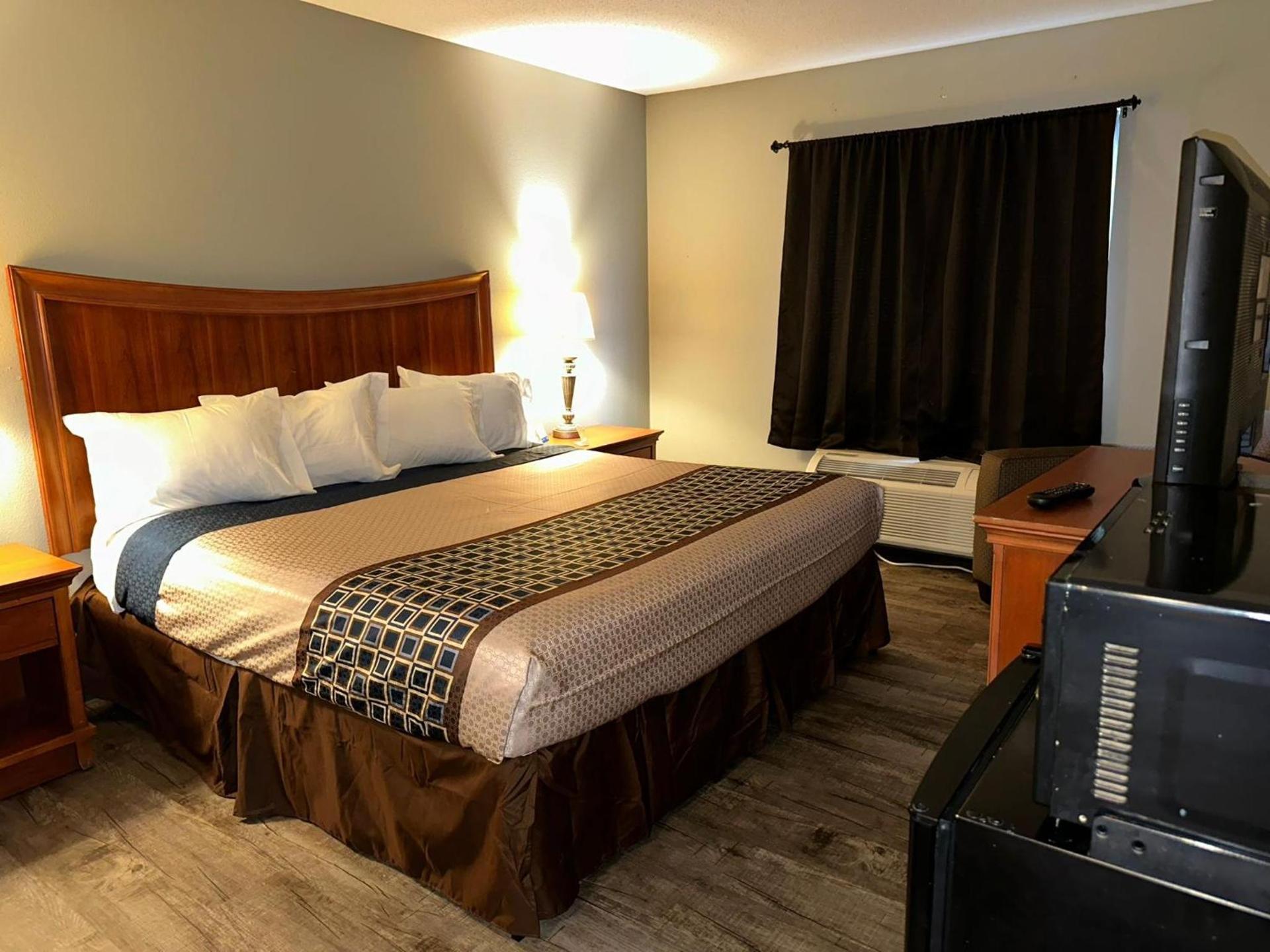 Royal Inn Suites photo 26