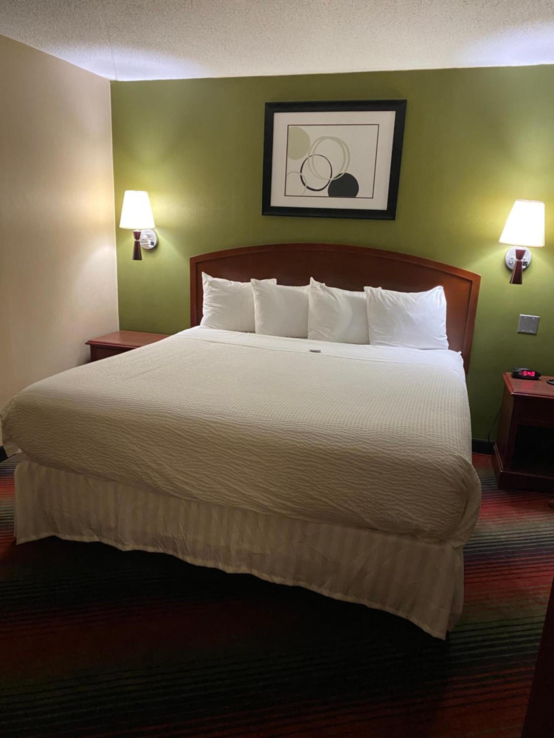 Ramada by Wyndham Rochelle Park Near Paramus photo 28