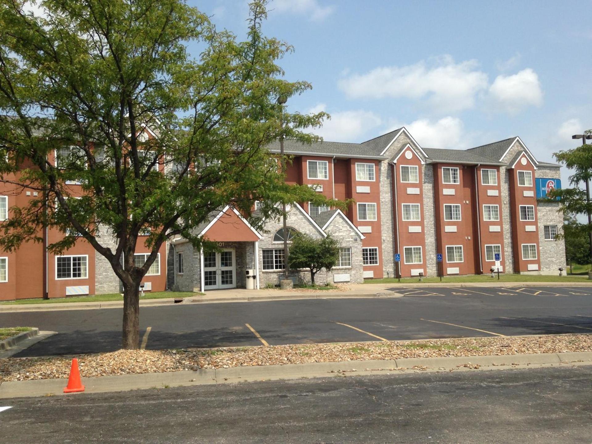 Motel 6-Olathe, KS photo 28