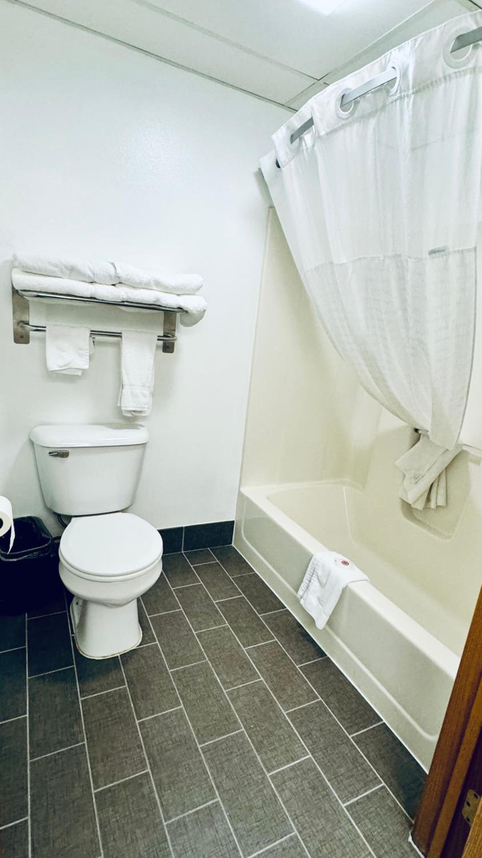Forest City Inn photo 11