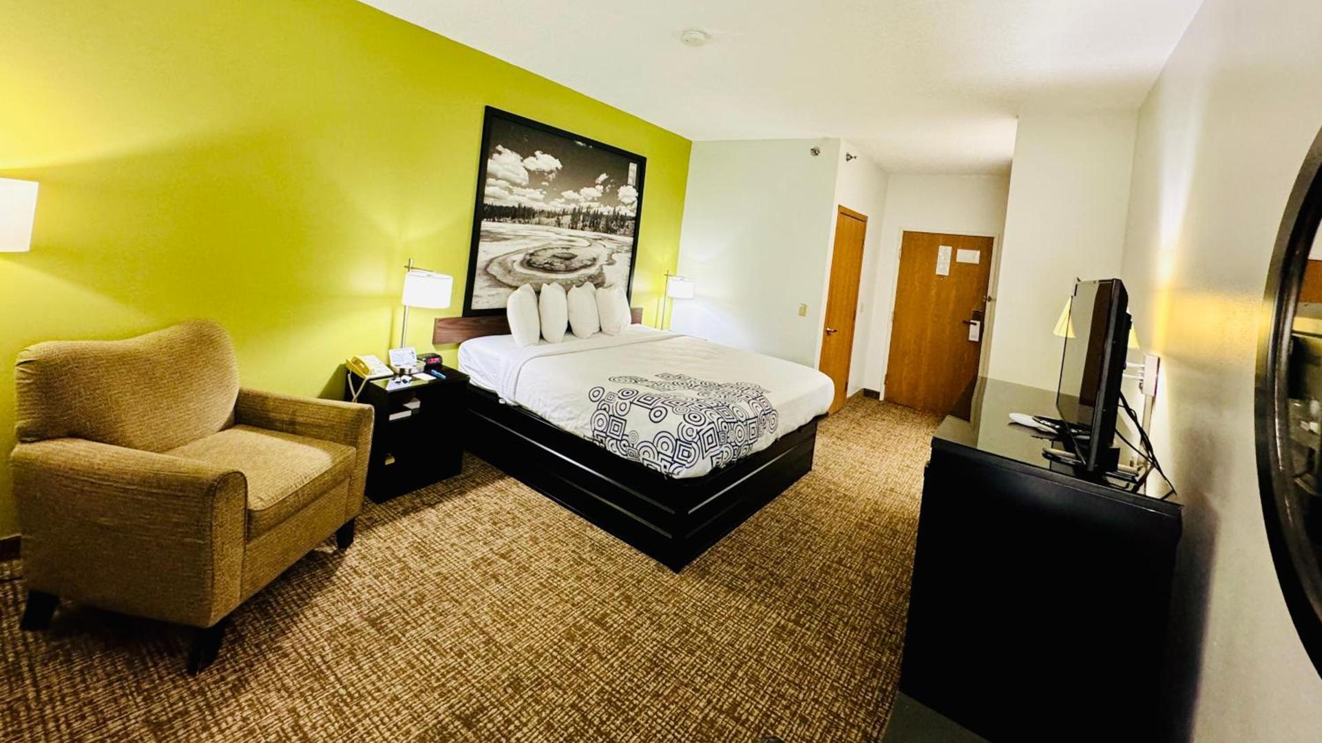 Forest City Inn photo 7