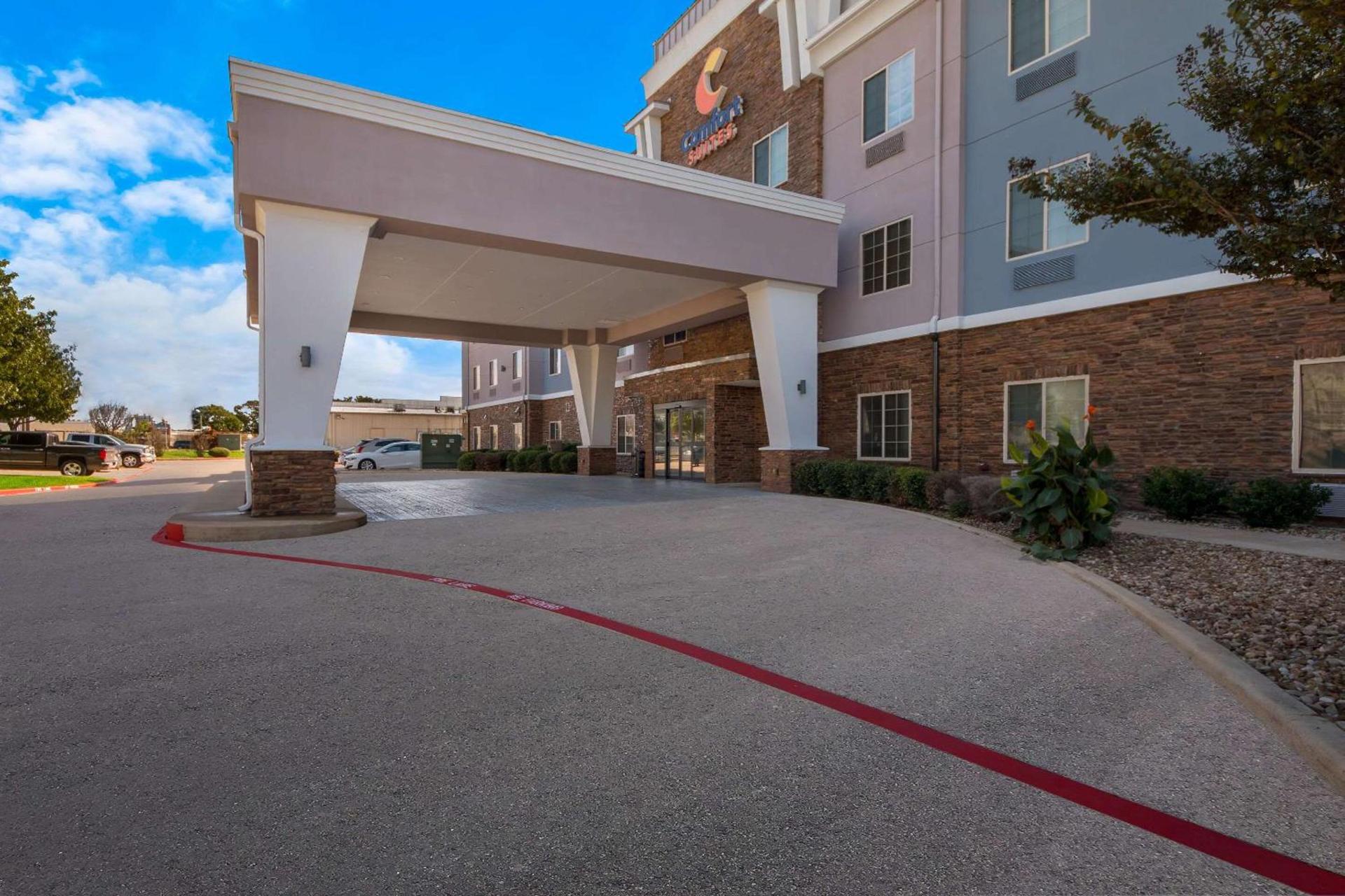 Comfort Suites Bastrop photo 2