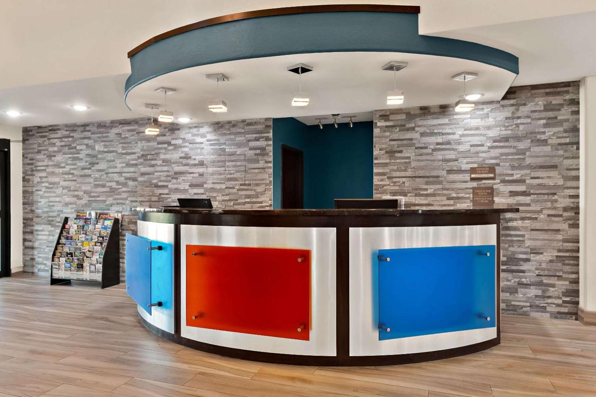 Comfort Suites Bastrop photo 3