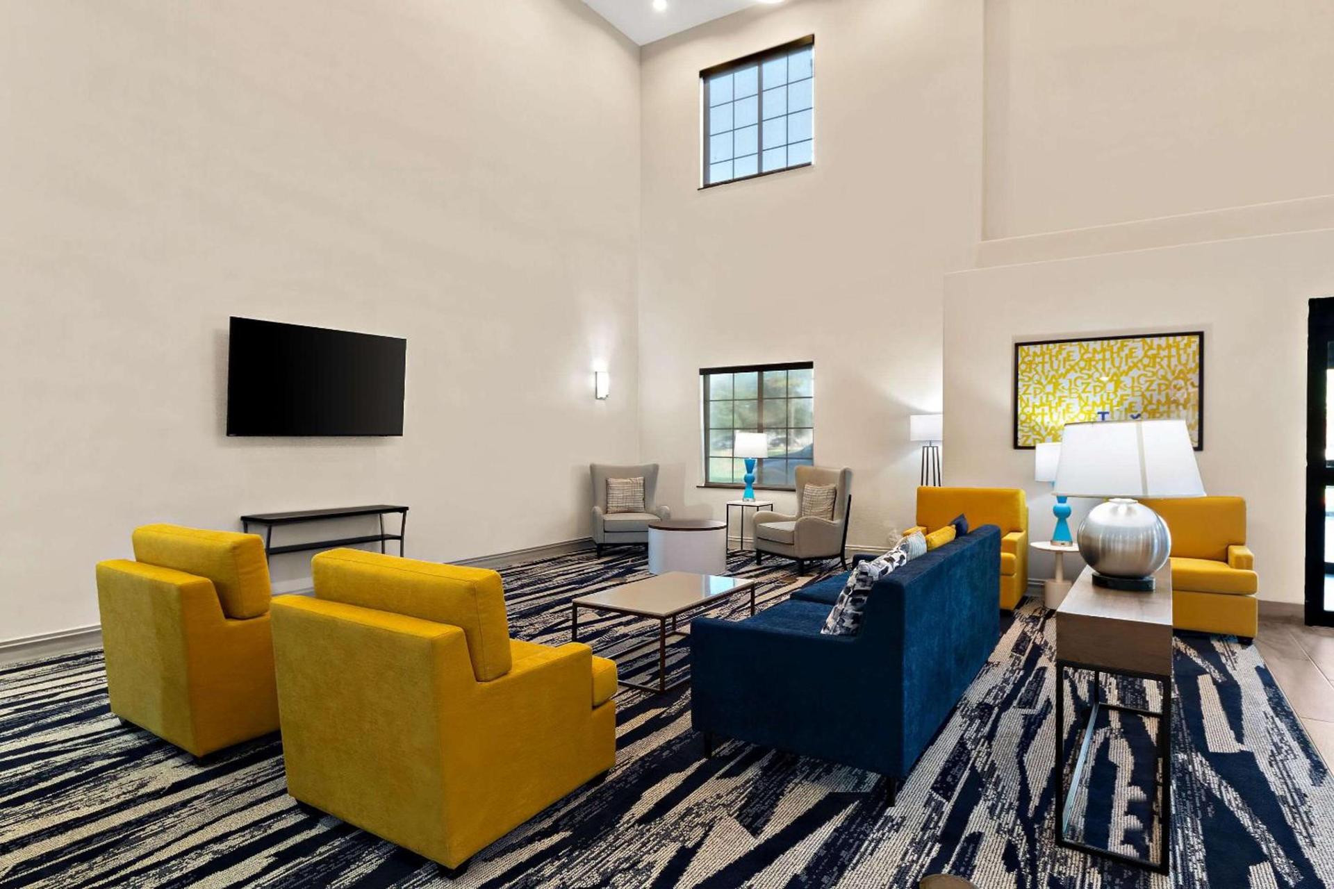 Comfort Suites Bastrop photo 4