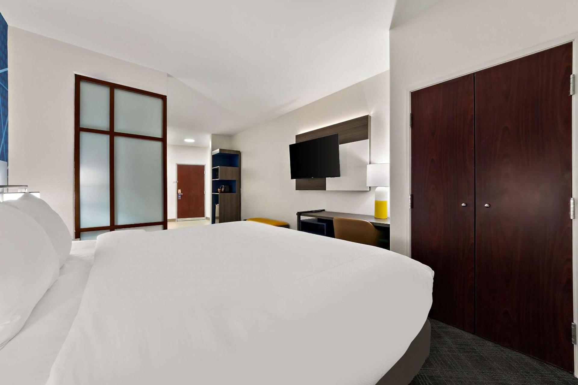 Comfort Suites Bastrop photo 15