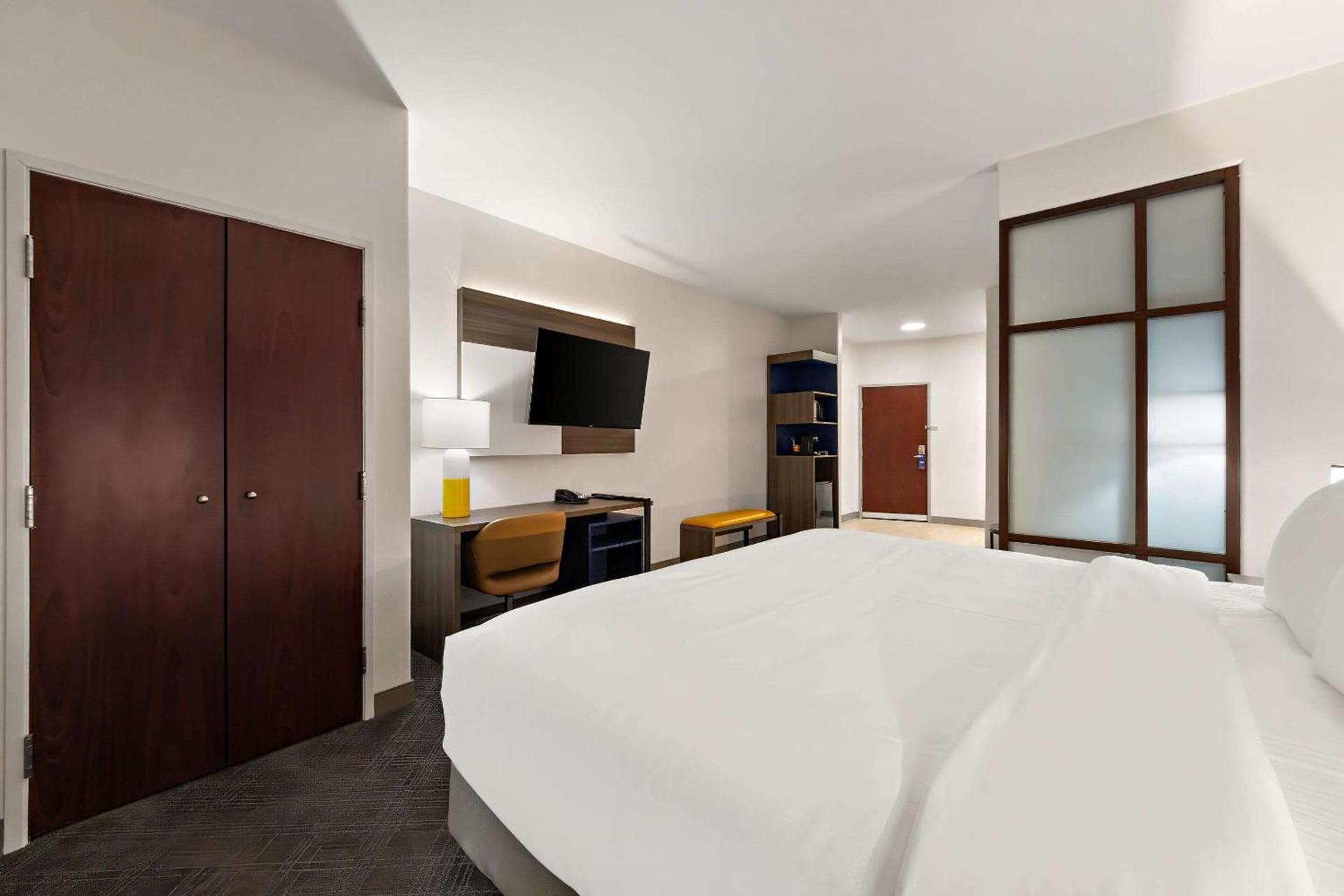 Comfort Suites Bastrop photo 20
