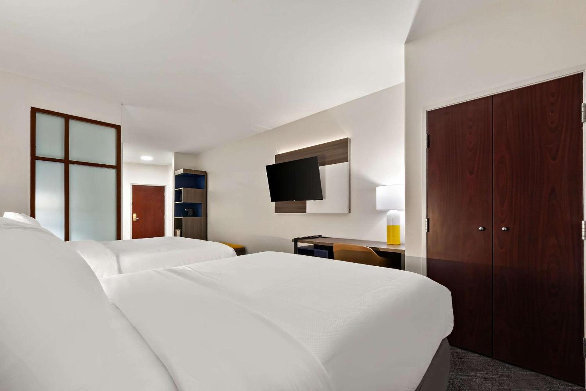Comfort Suites Bastrop photo 23