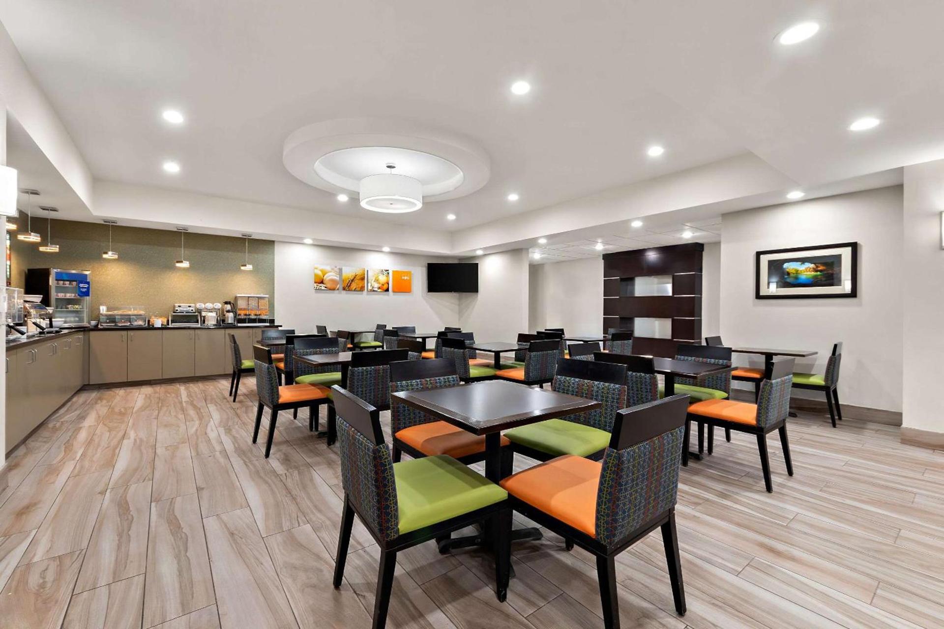 Comfort Suites Bastrop photo 26