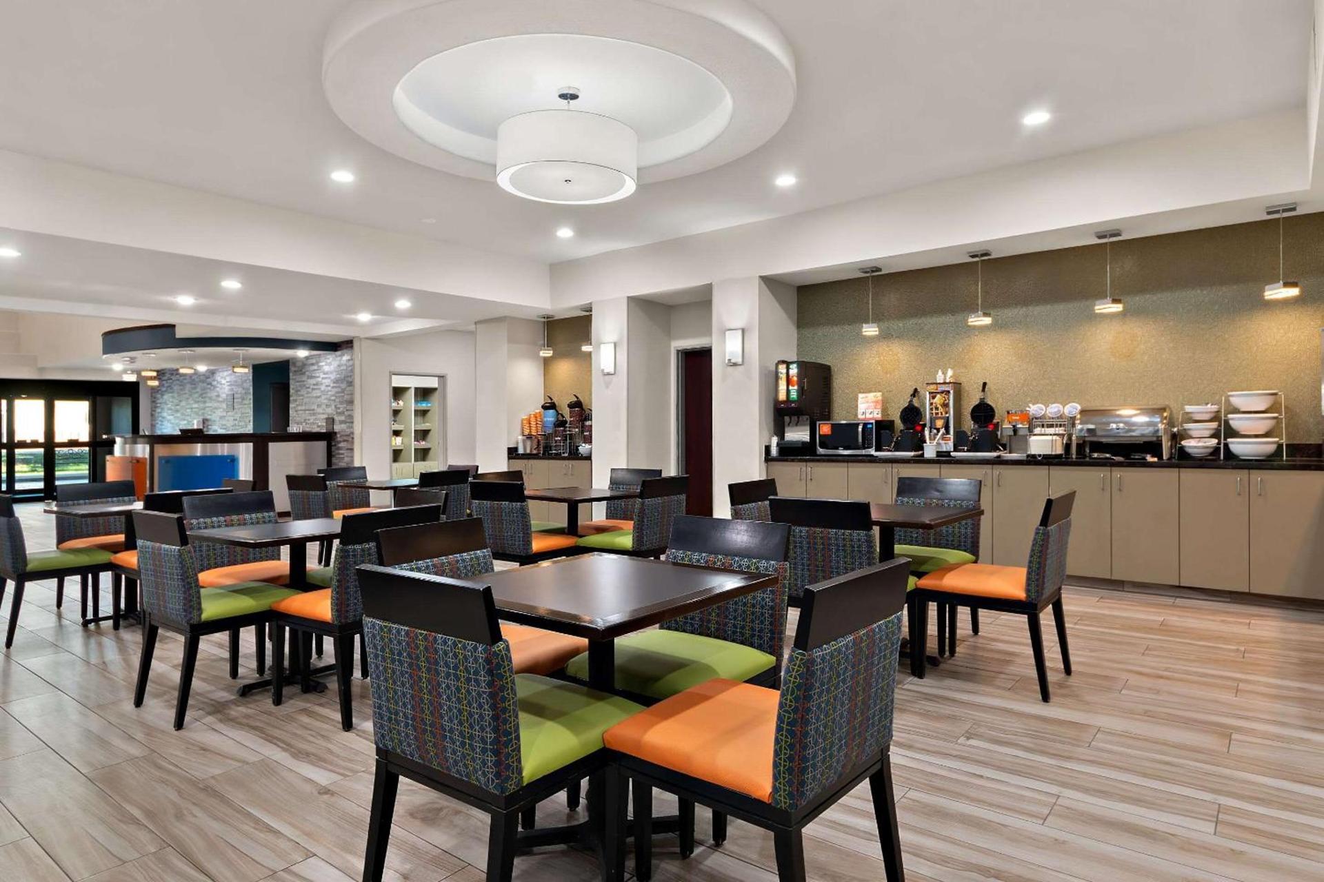 Comfort Suites Bastrop photo 25