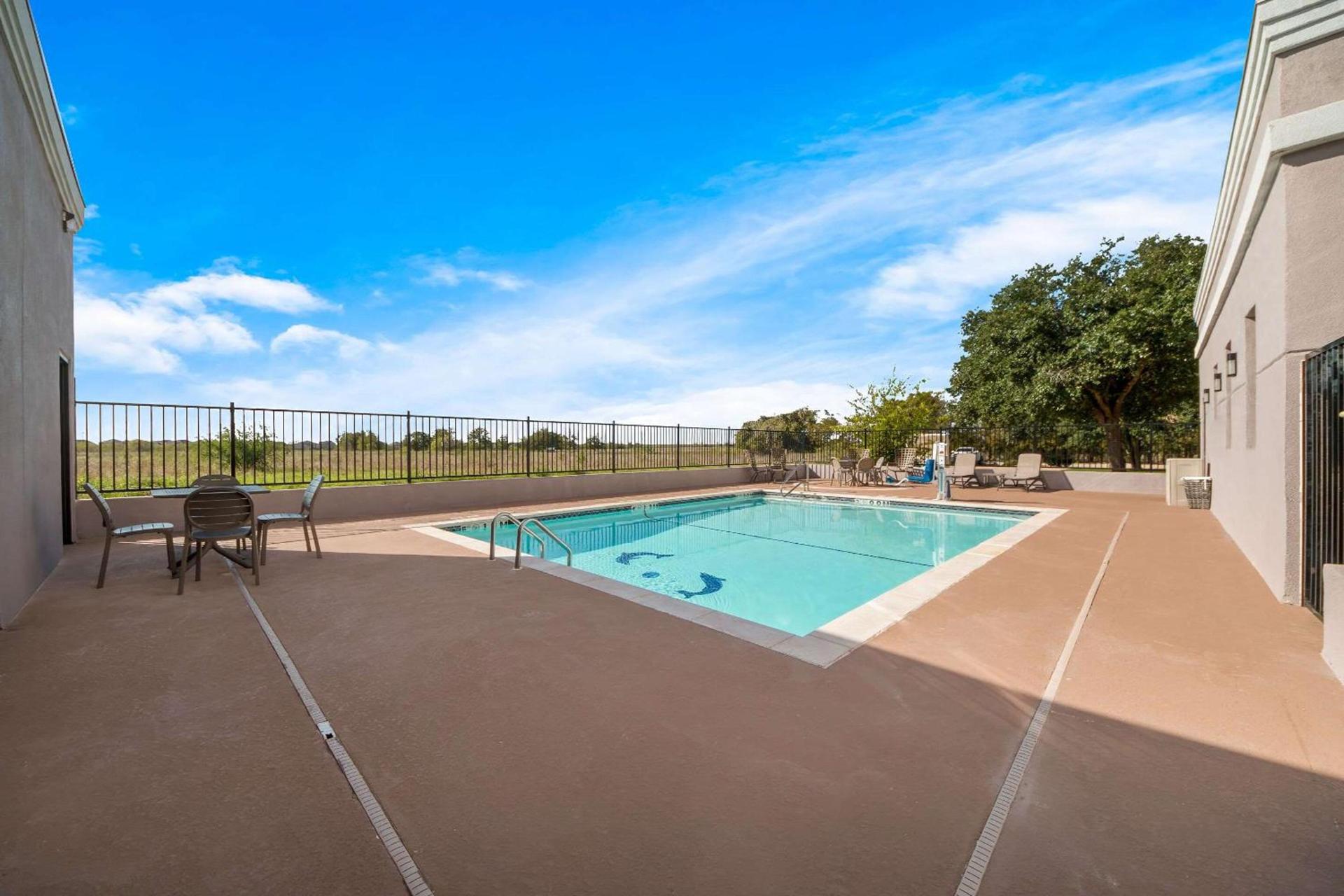 Comfort Suites Bastrop photo 27