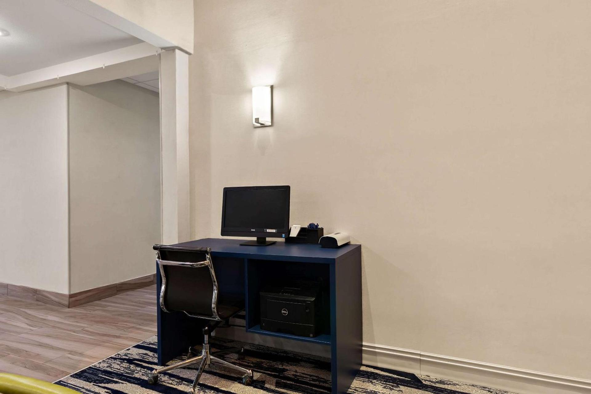 Comfort Suites Bastrop photo 30