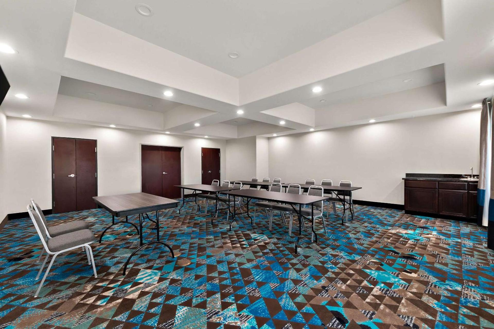 Comfort Suites Bastrop photo 31
