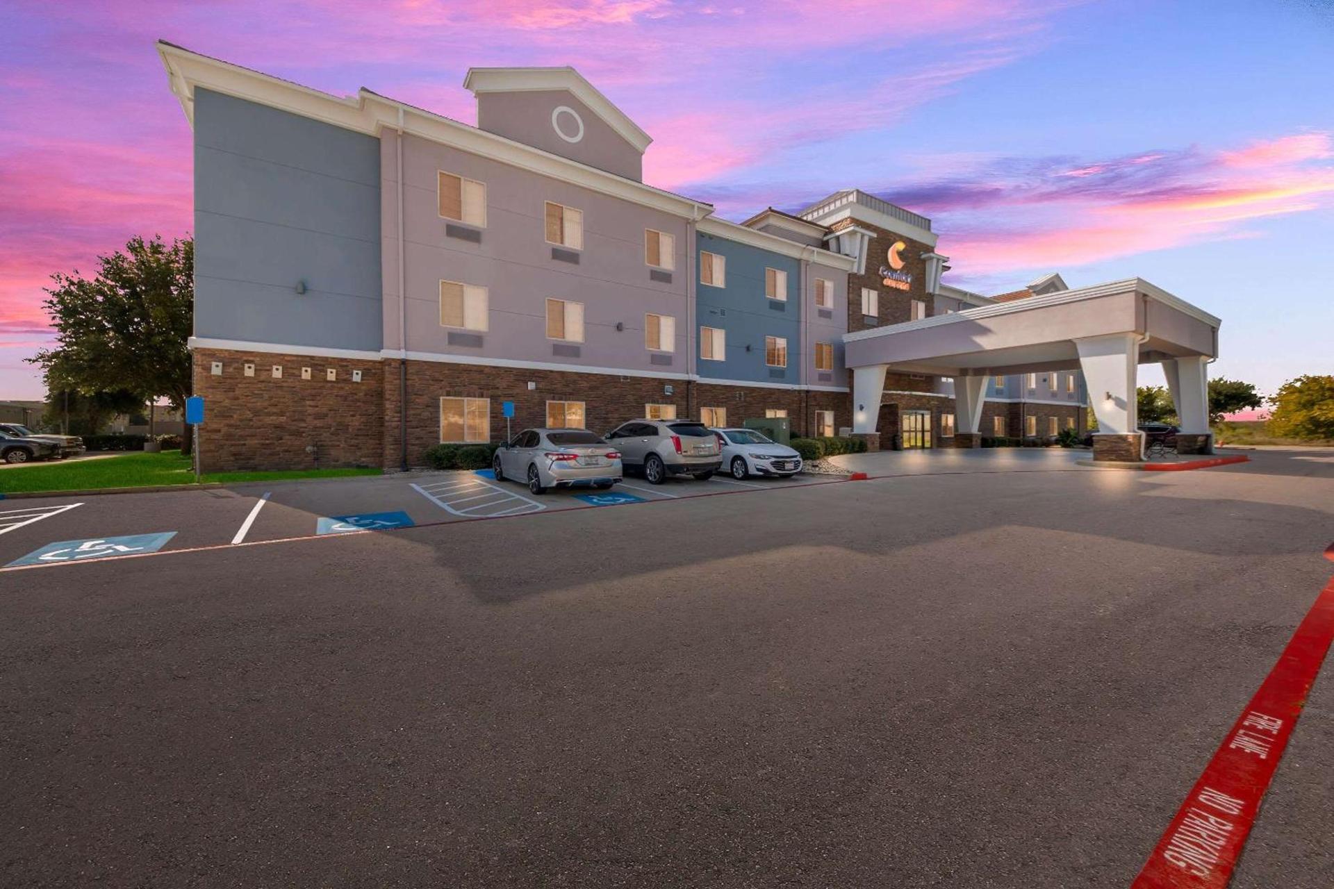 Comfort Suites Bastrop photo 33