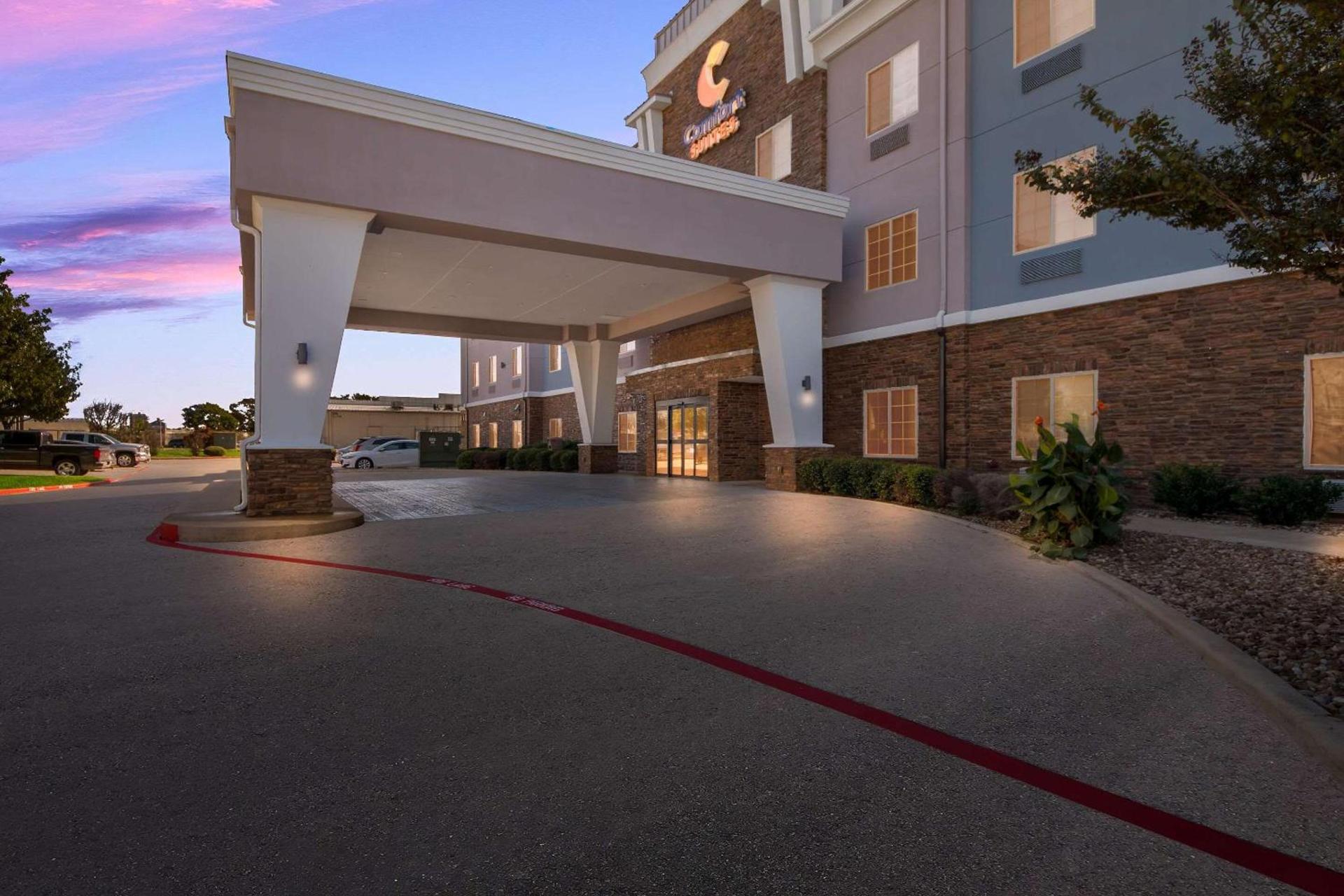 Comfort Suites Bastrop photo 34