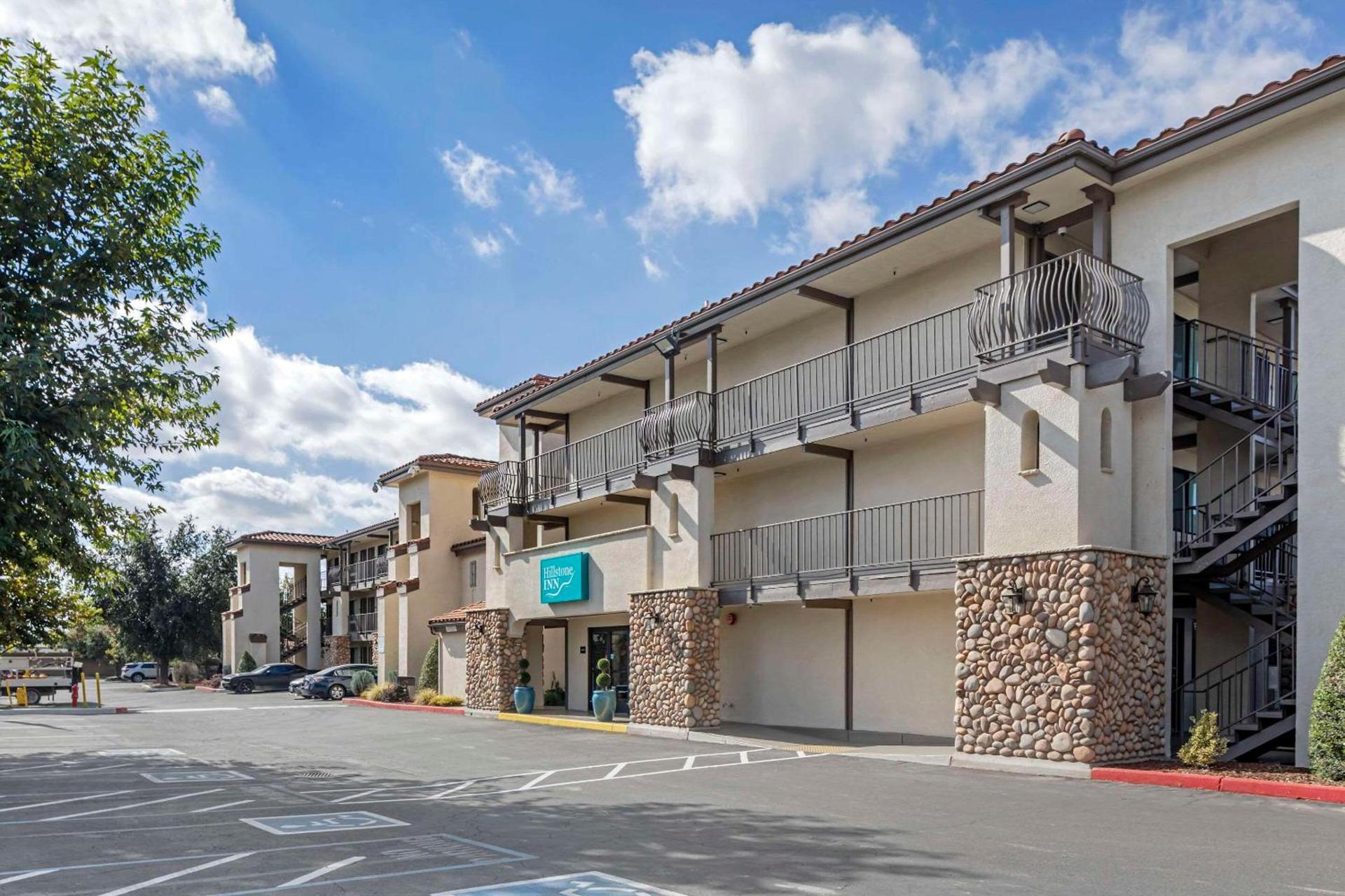 Hillstone Inn Tulare, an Ascend Collection Hotel photo 35