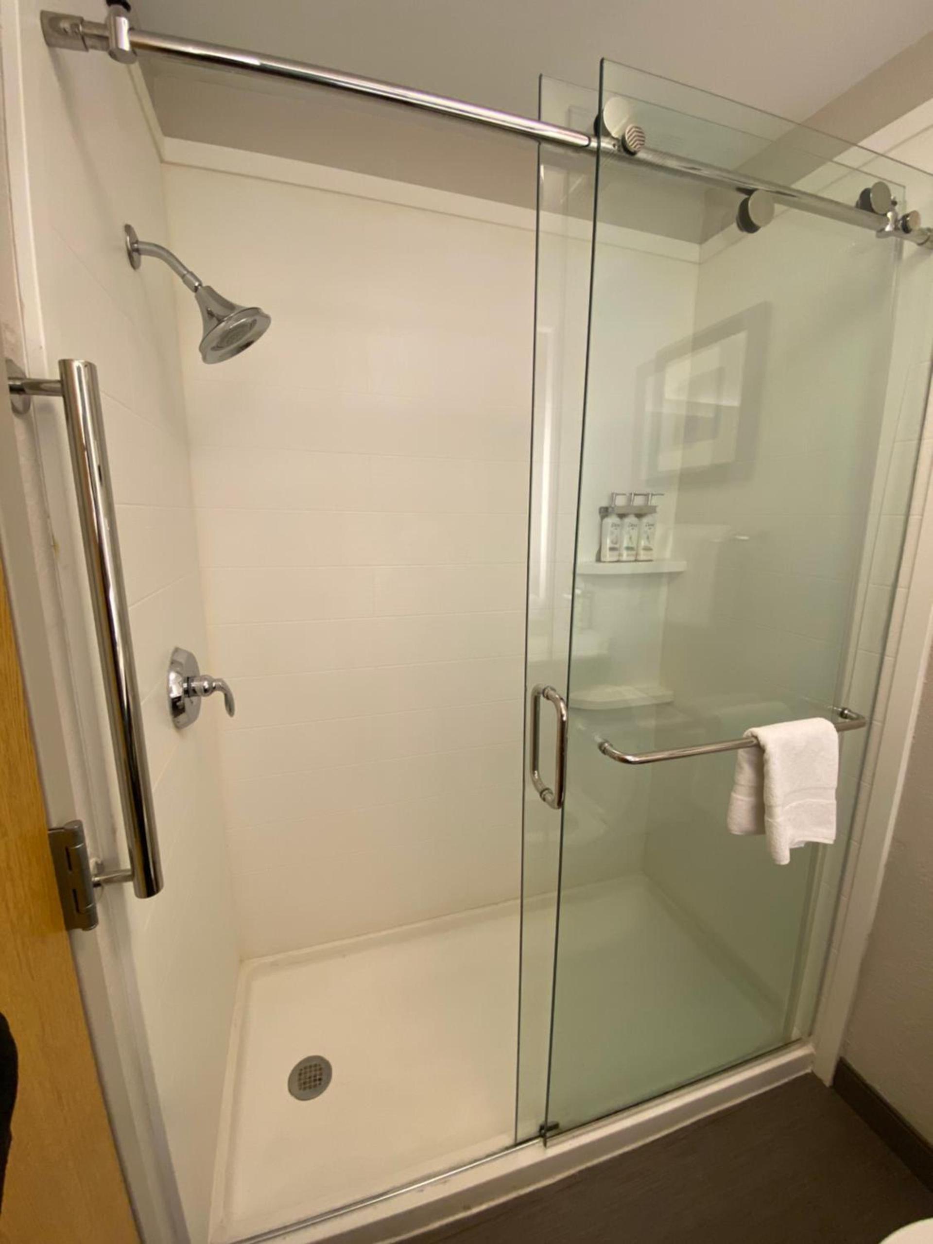 Holiday Inn Express Metropolis by IHG photo 19