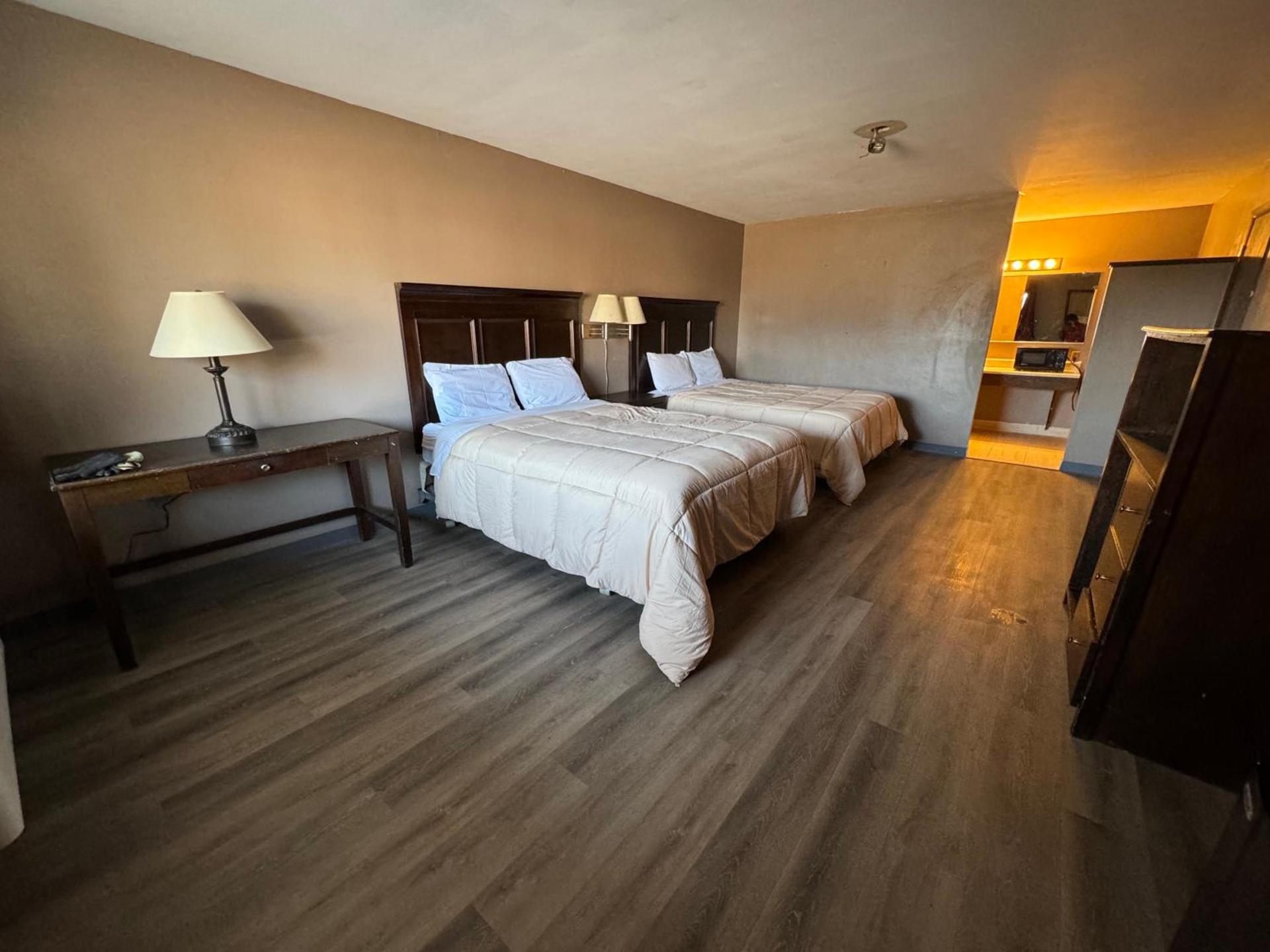 Clintonville Motel photo 12