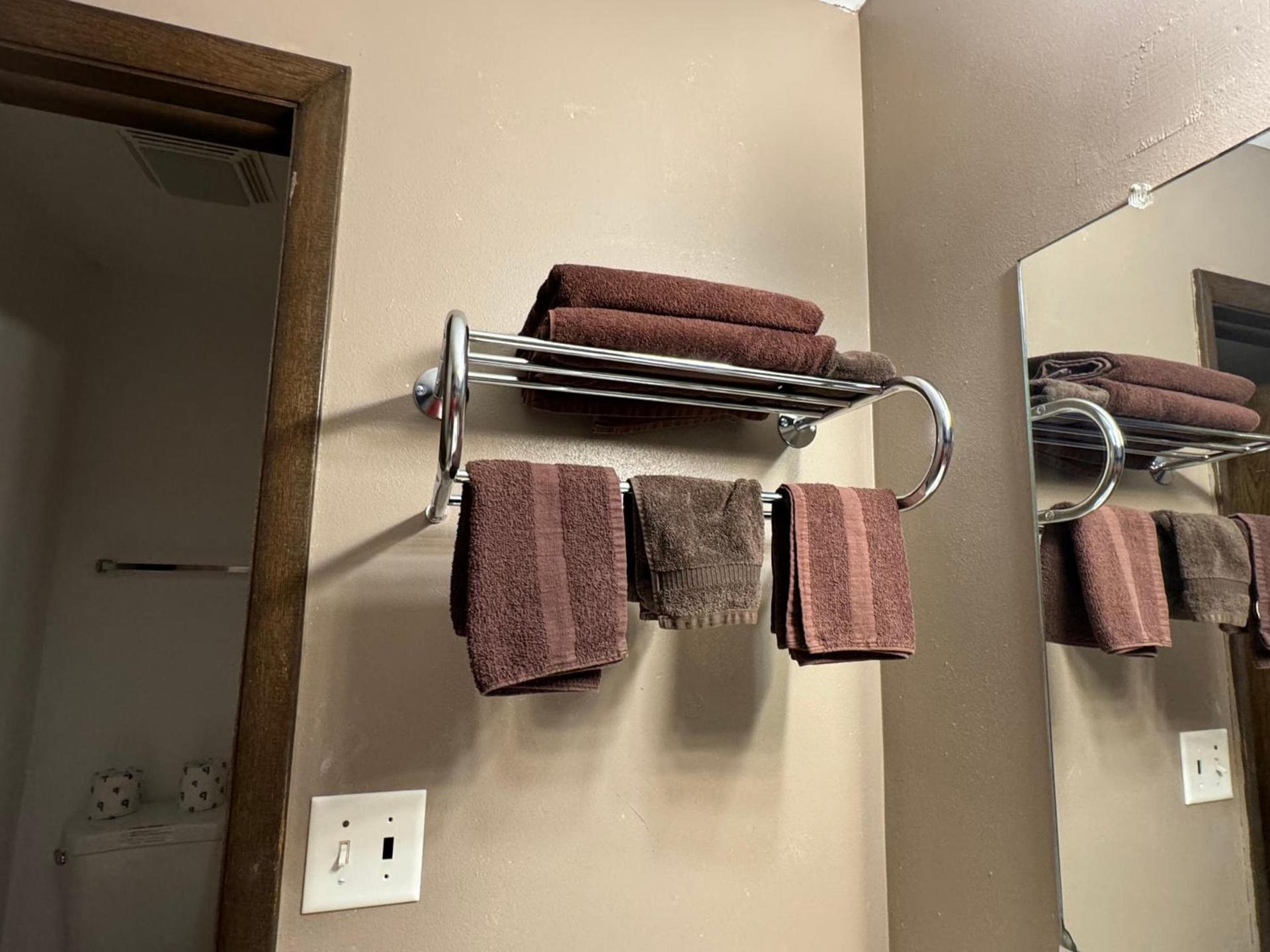 Clintonville Motel photo 6