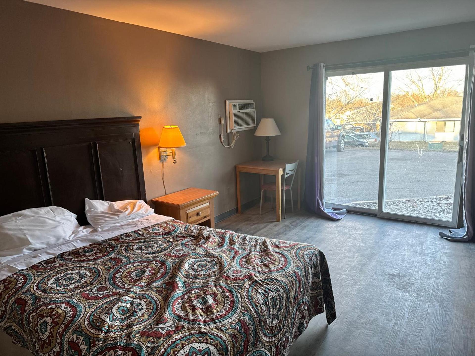 Clintonville Motel photo 3