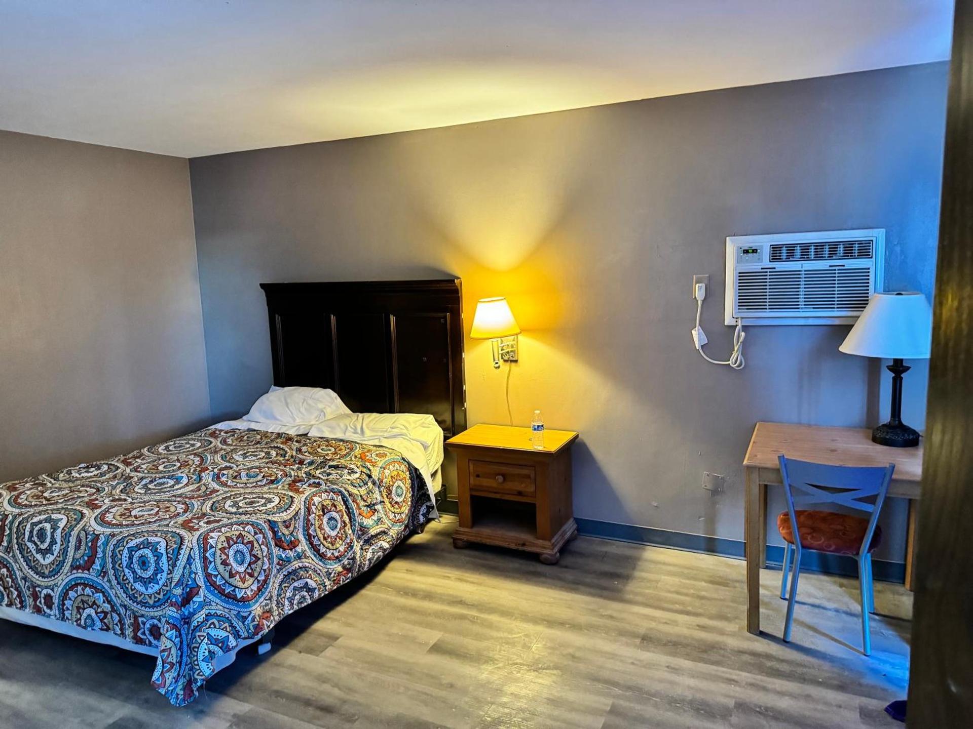 Clintonville Motel photo 10
