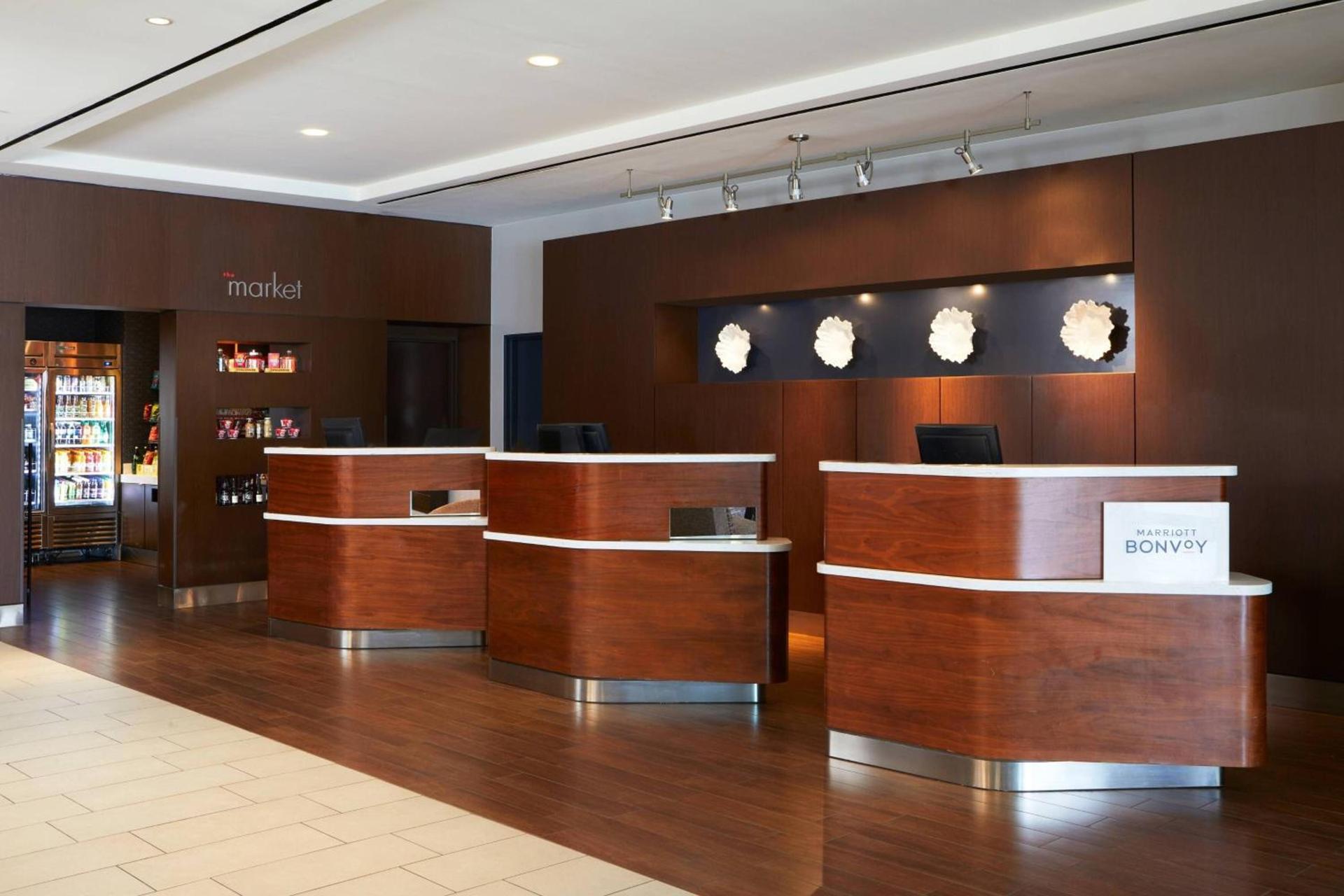 Courtyard by Marriott Los Angeles LAX / Century Boulevard photo 4