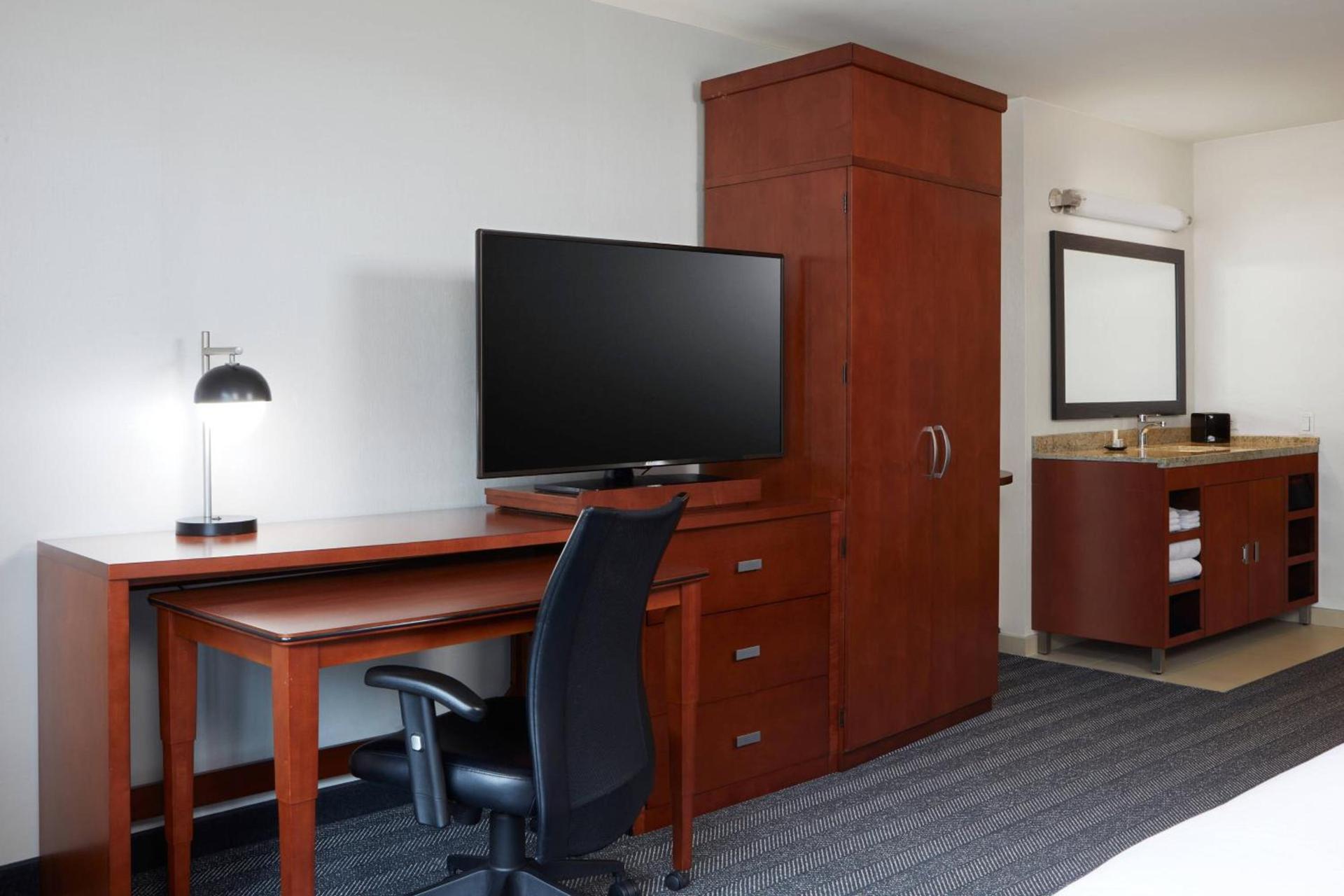 Courtyard by Marriott Los Angeles LAX / Century Boulevard photo 19