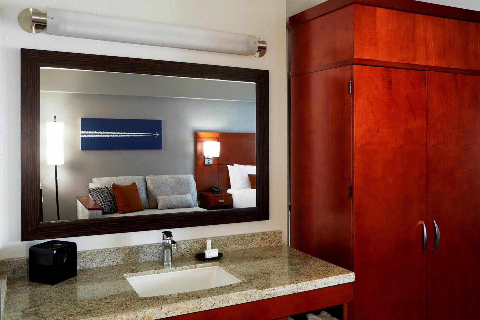 Courtyard by Marriott Los Angeles LAX / Century Boulevard photo 20