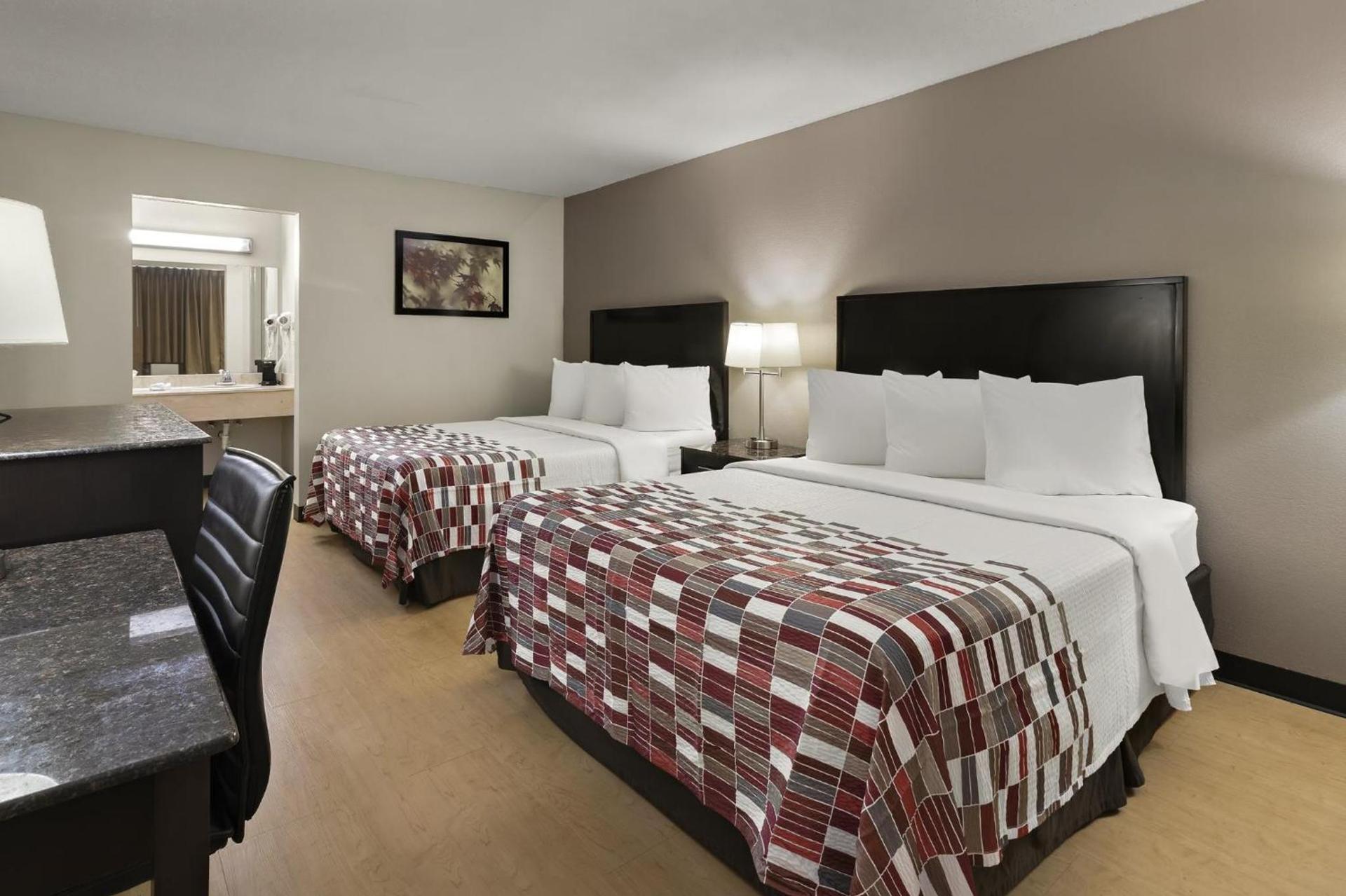Red Roof Inn & Suites Cave City photo 5