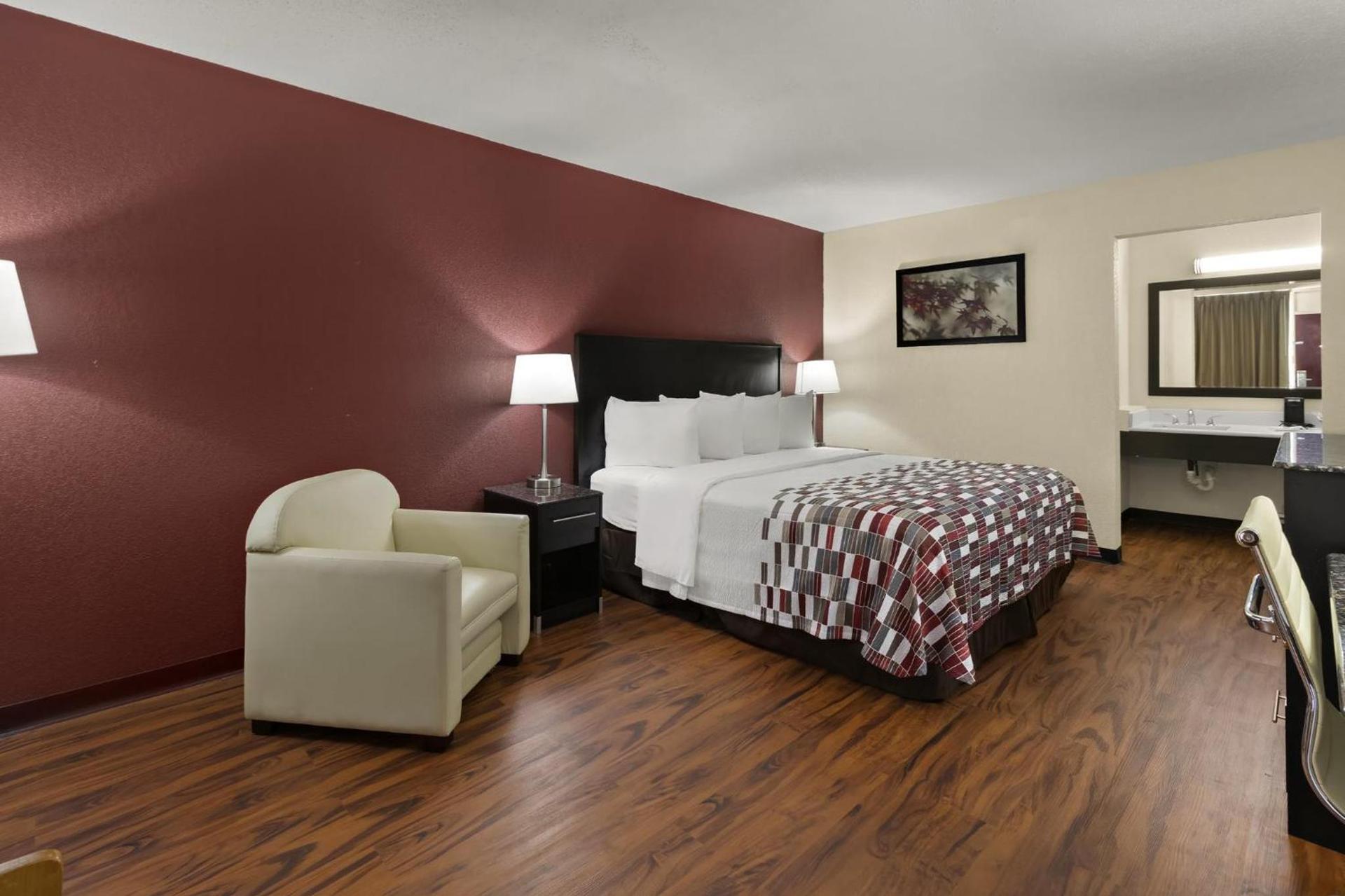 Red Roof Inn & Suites Cave City photo 13