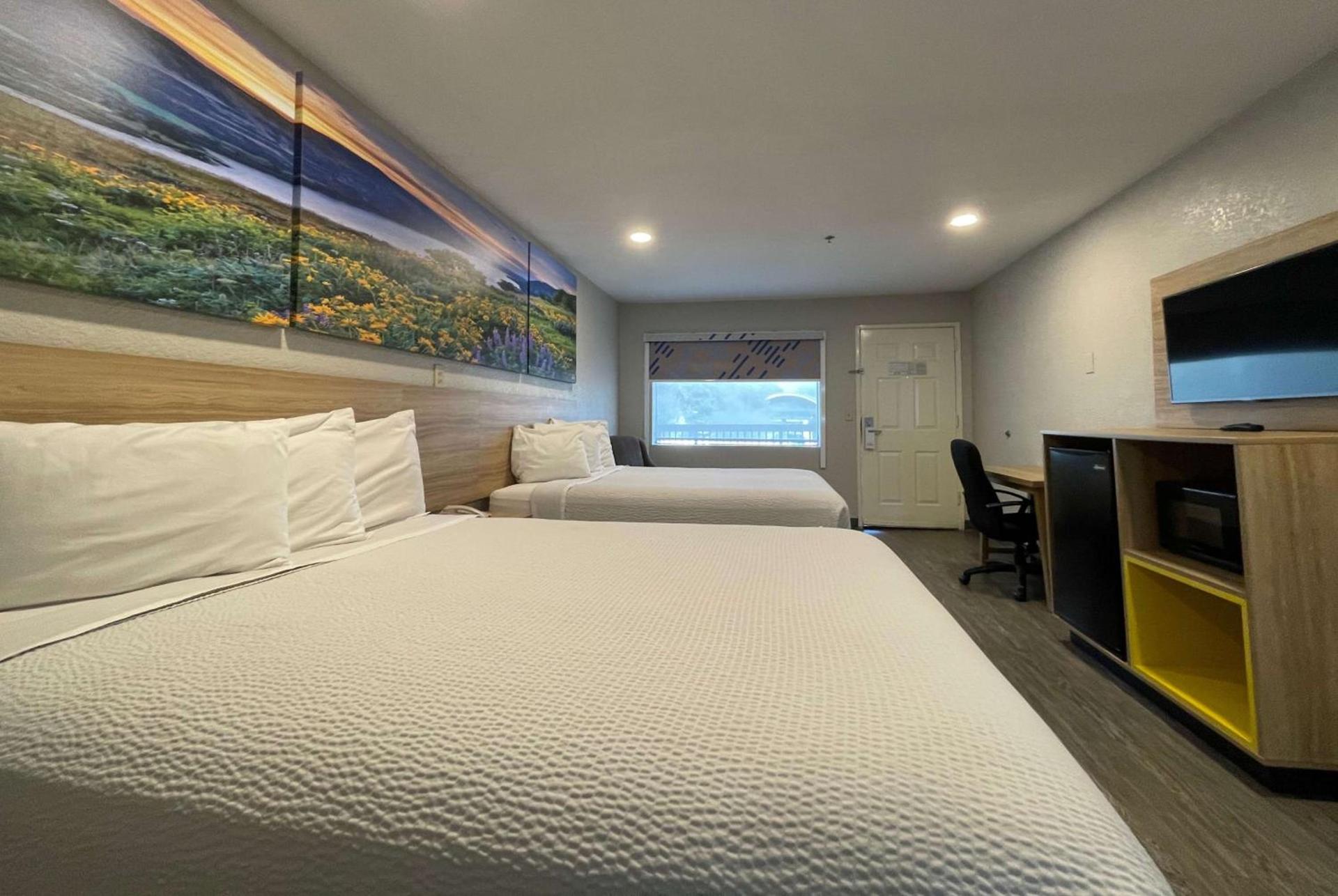 Days Inn by Wyndham Near Seaworld San Antonio photo 8