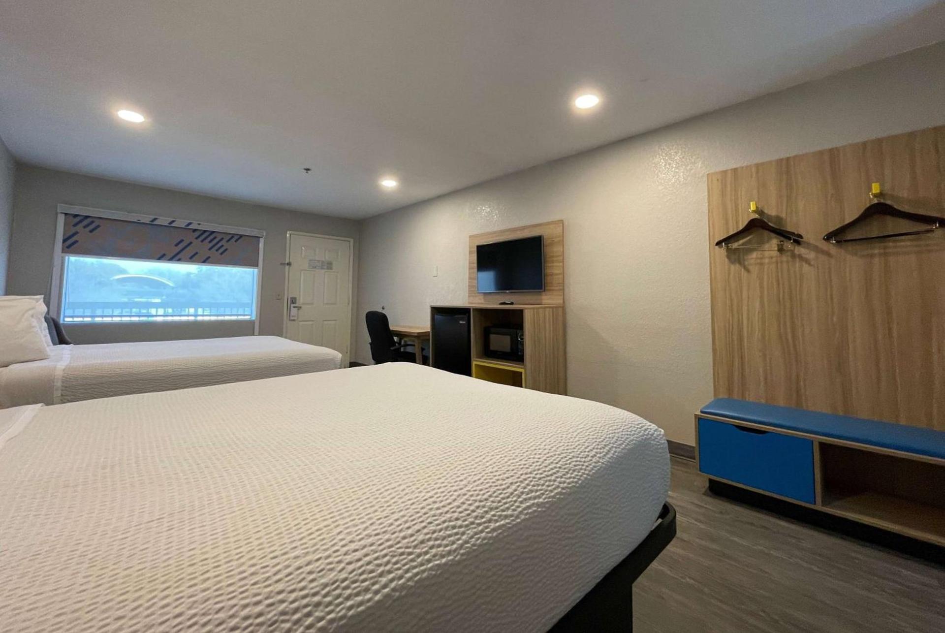 Days Inn by Wyndham Near Seaworld San Antonio photo 13