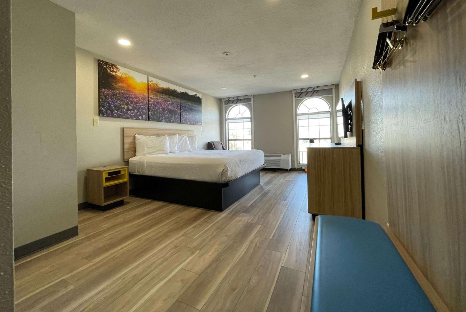 Days Inn by Wyndham Near Seaworld San Antonio photo 14