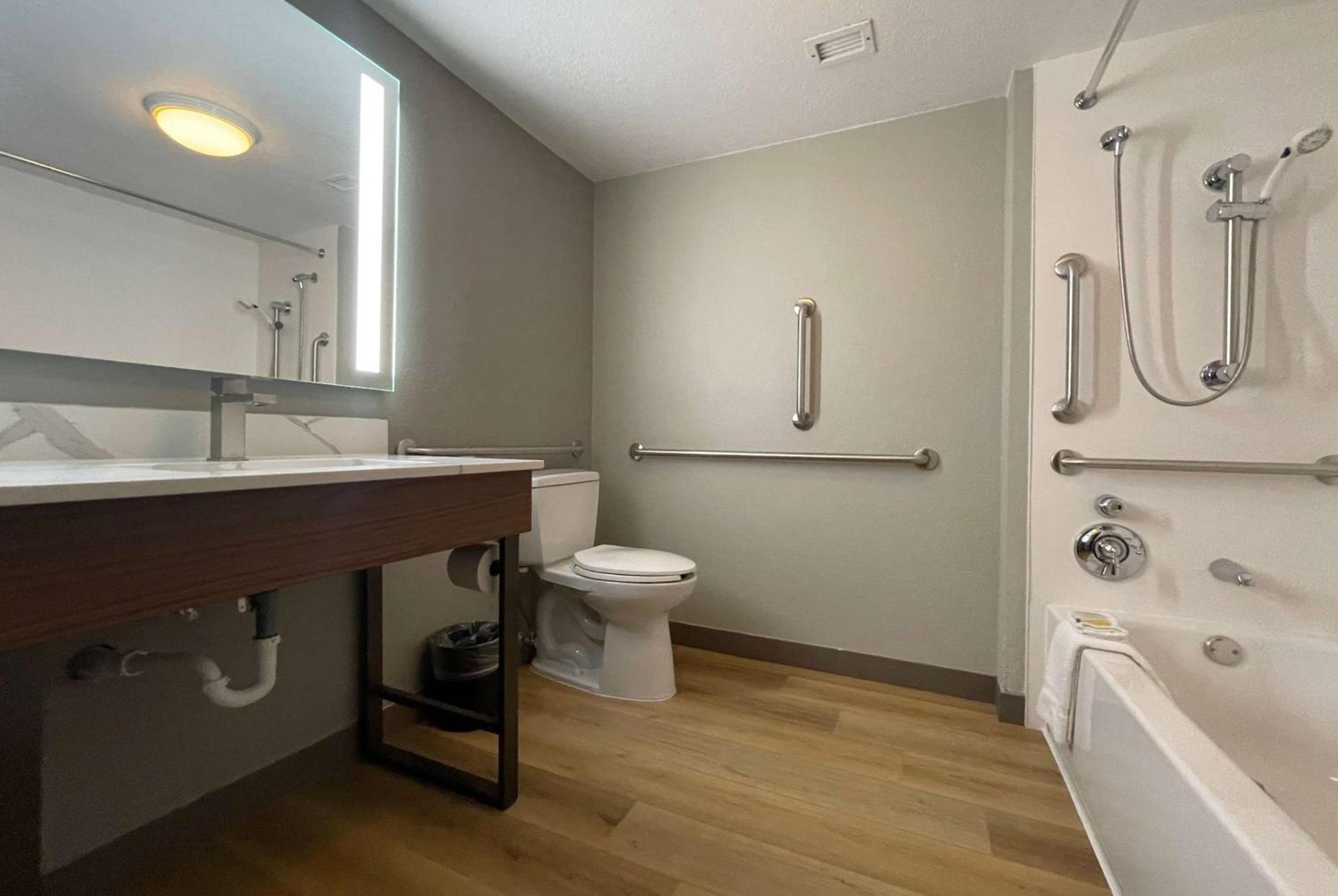 La Quinta by Wyndham Dallas DFW Airport North photo 19