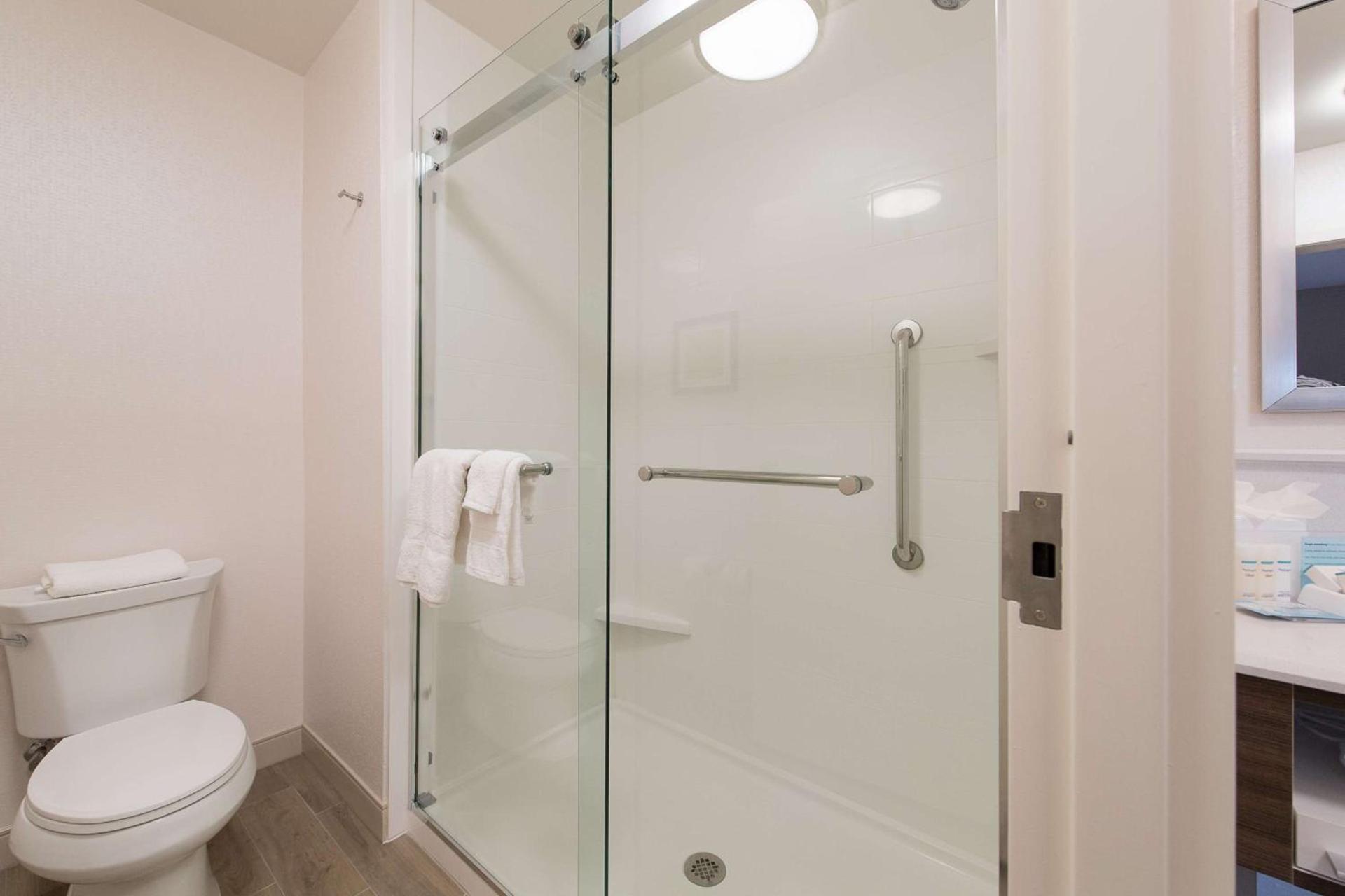 Hampton Inn and Suites Fayetteville, NC photo 28