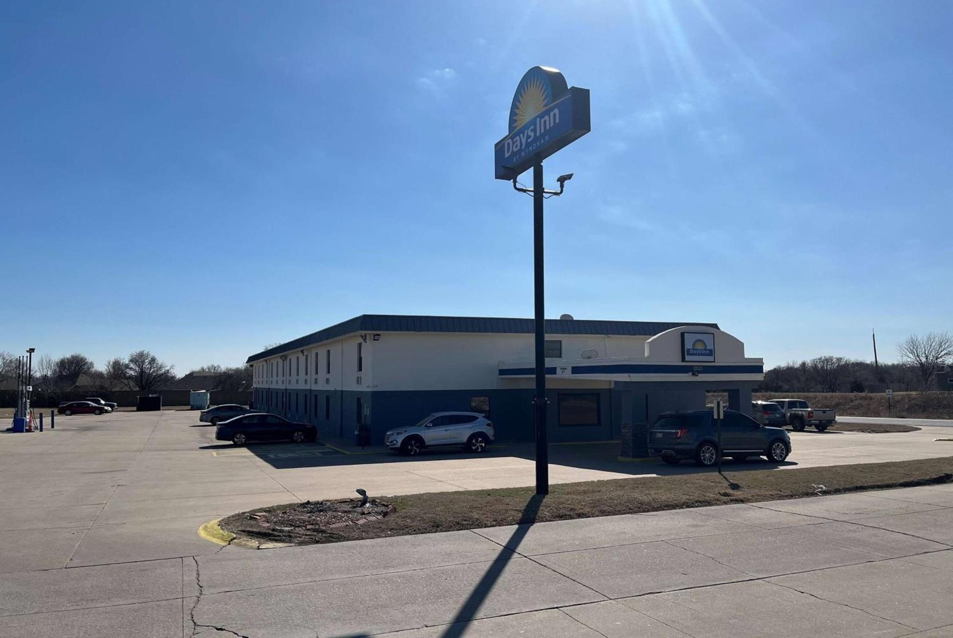Days Inn by Wyndham Park City Kansas — hotel in Park City