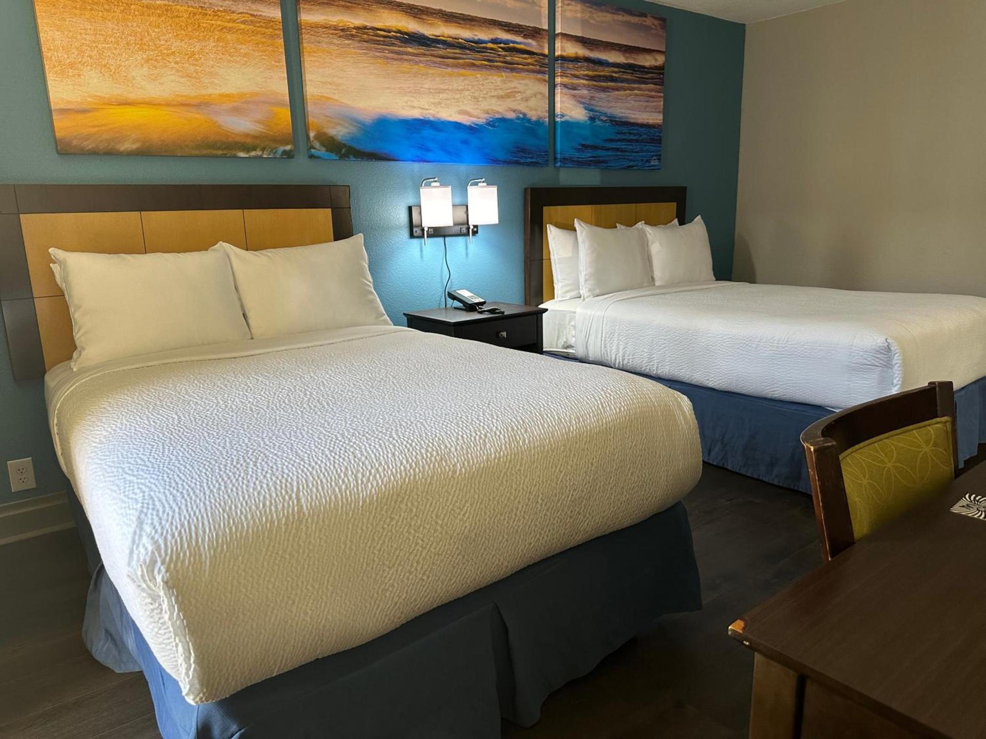 Days Inn & Suites by Wyndham Tampa Fairground-Casino-Ybor photo 6