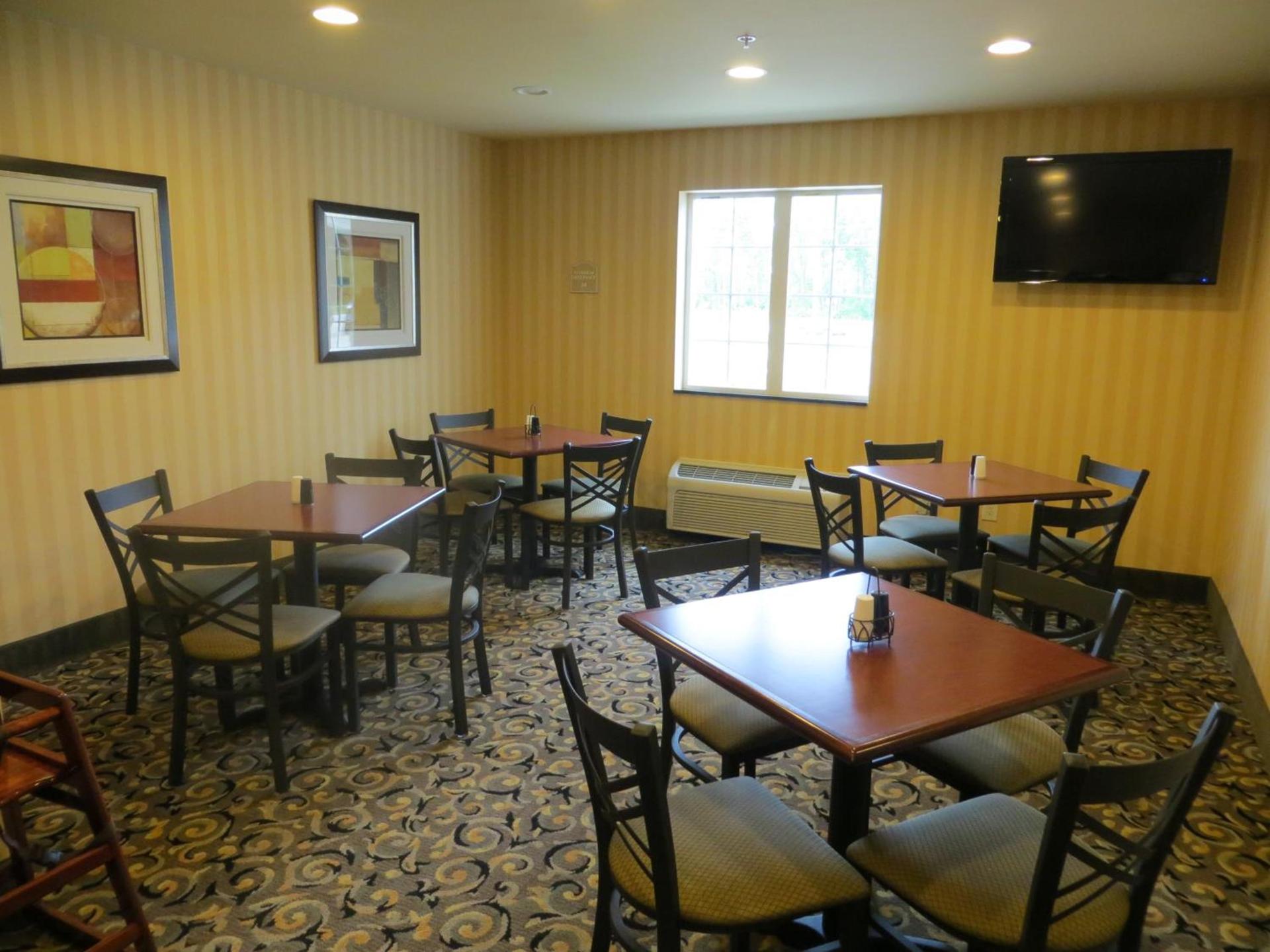 Cobblestone Inn & Suites - Brillion photo 27