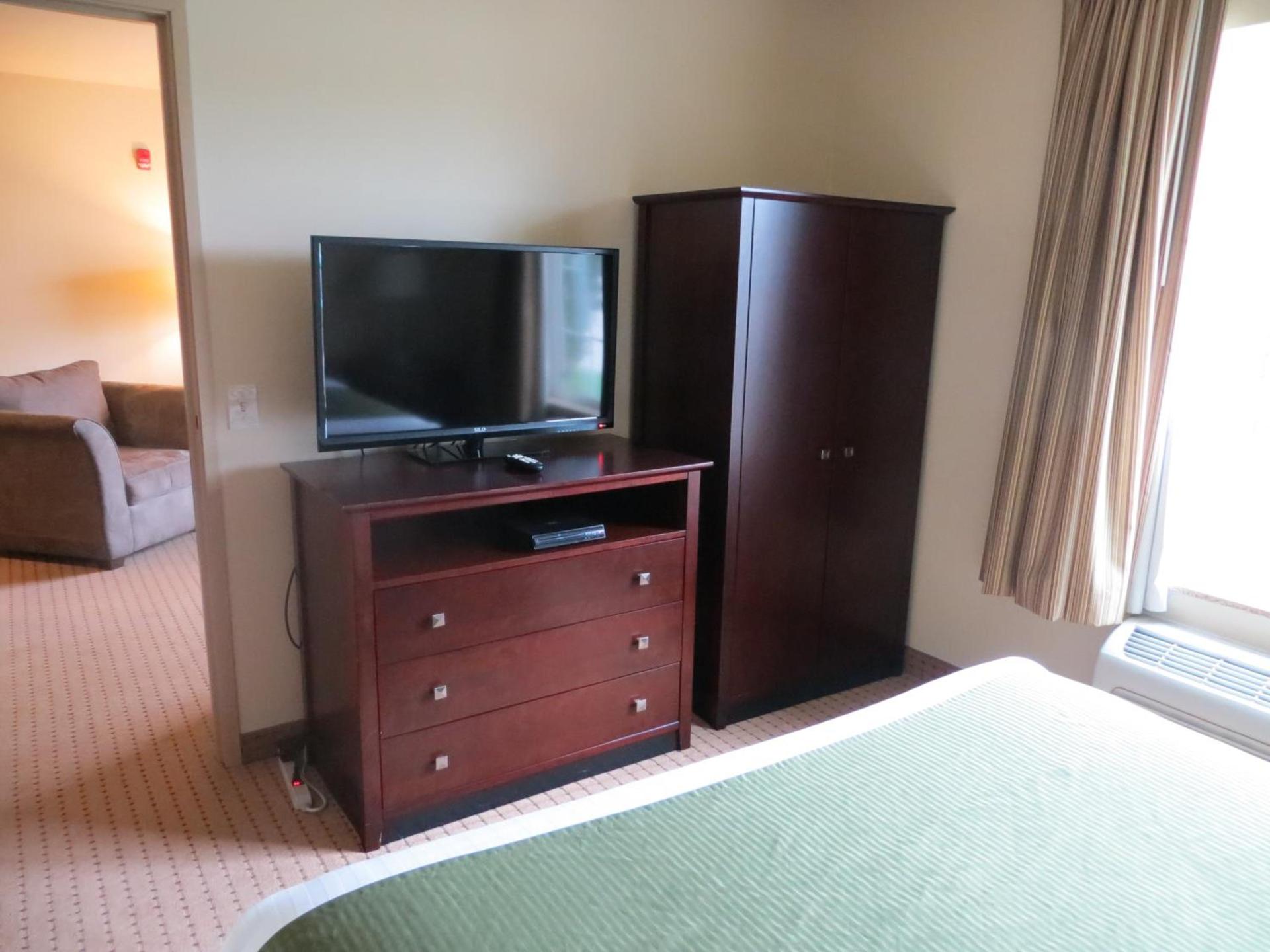 Cobblestone Inn & Suites - Brillion photo 42